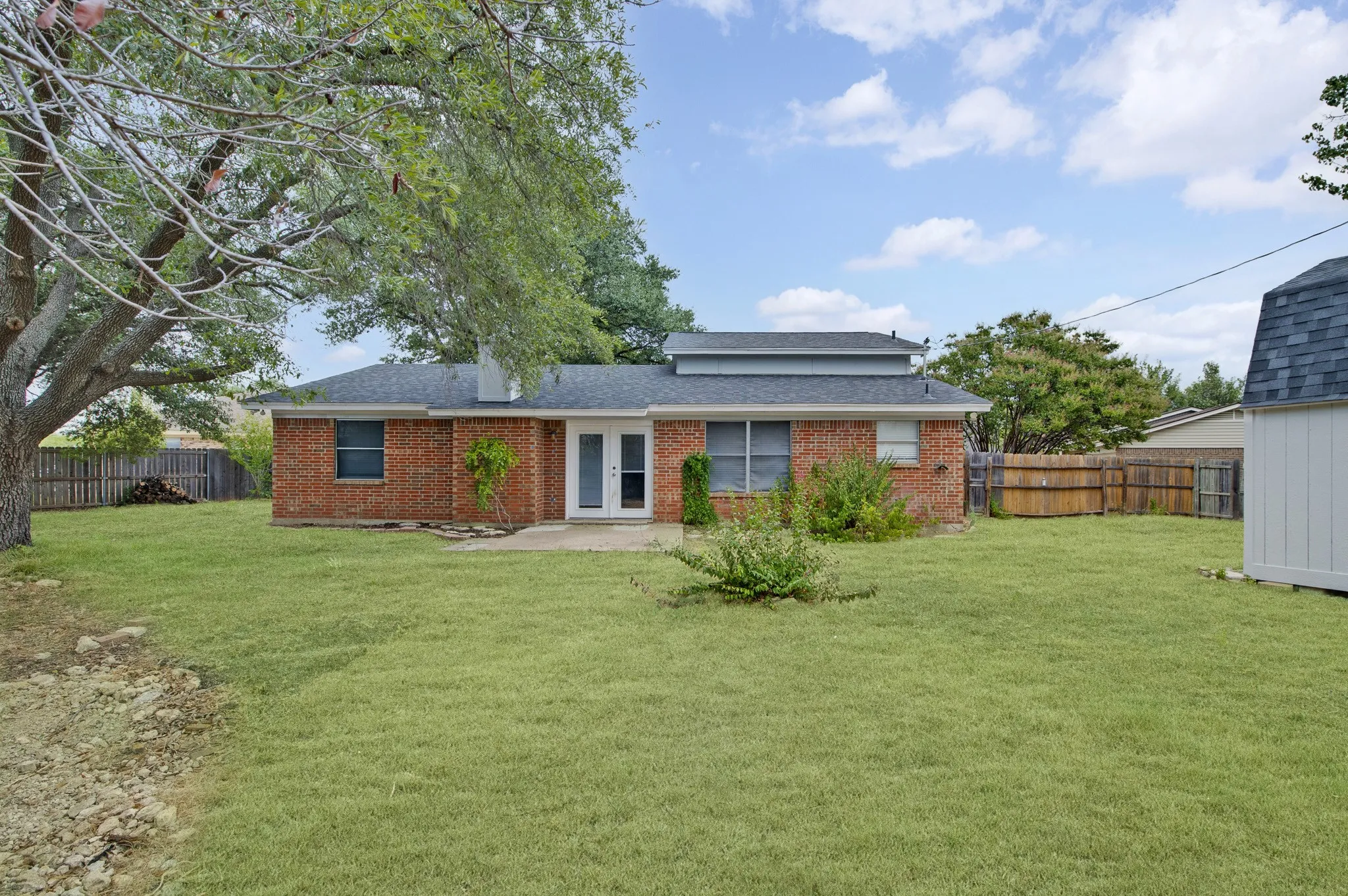 Single Family Residence For Sale in Tarrant County , 6401 Greenfield Court, Watauga, Texas 76148, 3 Bedroom, 2 Bathroom, 2 Garage spaces, 1,534 Sqft, built in 1983, mls#21370979, Real Estate Agent in Watauga, Homes For Sale in Tarrant county, Homes For Sale in Watauga, Realtor in Watauga Texas, Real Estate Brokerage Independent Realty Texas, Luminita Cordes Realtor