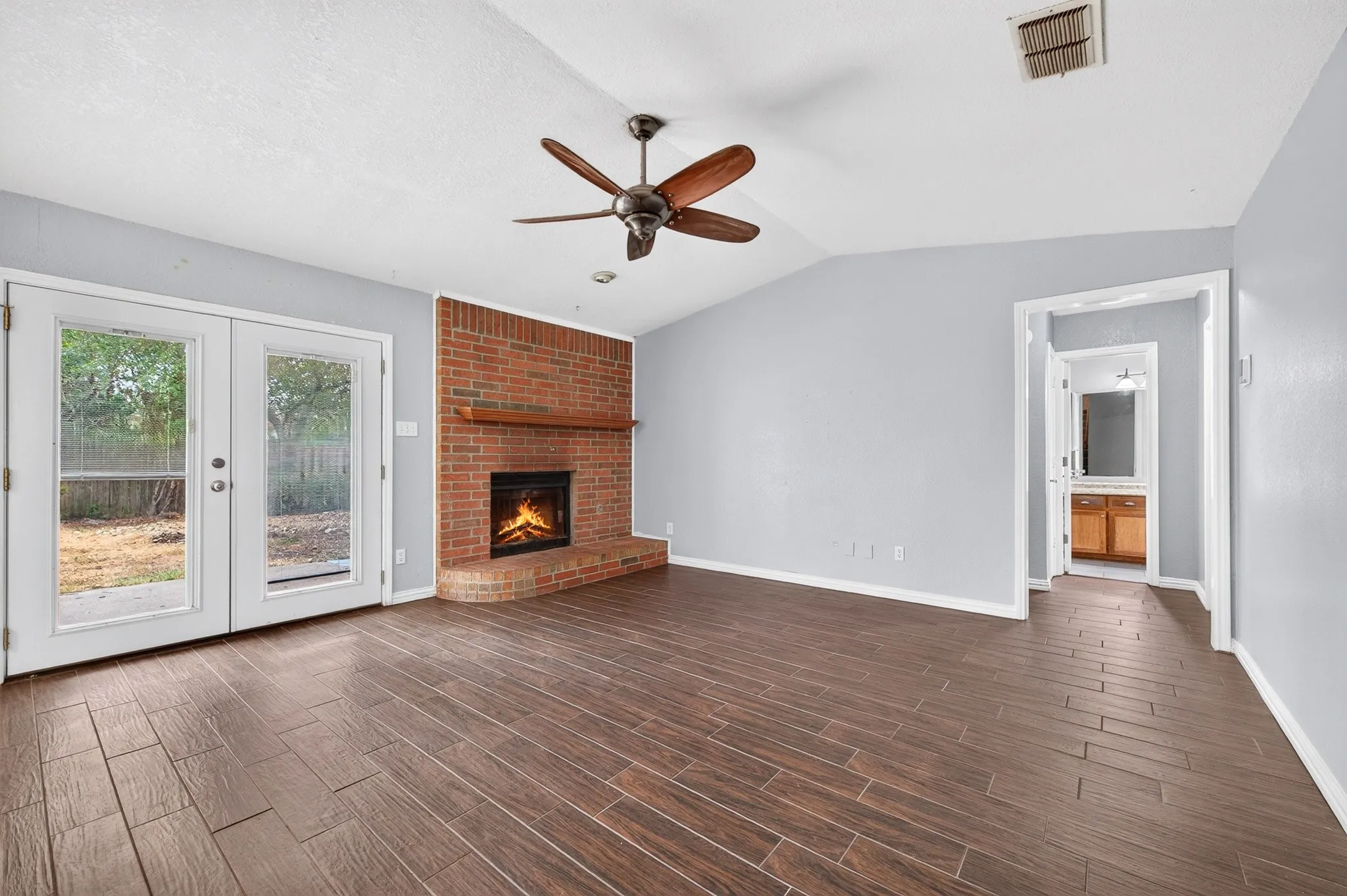 Single Family Residence For Sale in Tarrant County , 6401 Greenfield Court, Watauga, Texas 76148, 3 Bedroom, 2 Bathroom, 2 Garage spaces, 1,534 Sqft, built in 1983, mls#21370979, Real Estate Agent in Watauga, Homes For Sale in Tarrant county, Homes For Sale in Watauga, Realtor in Watauga Texas, Real Estate Brokerage Independent Realty Texas, Luminita Cordes Realtor
