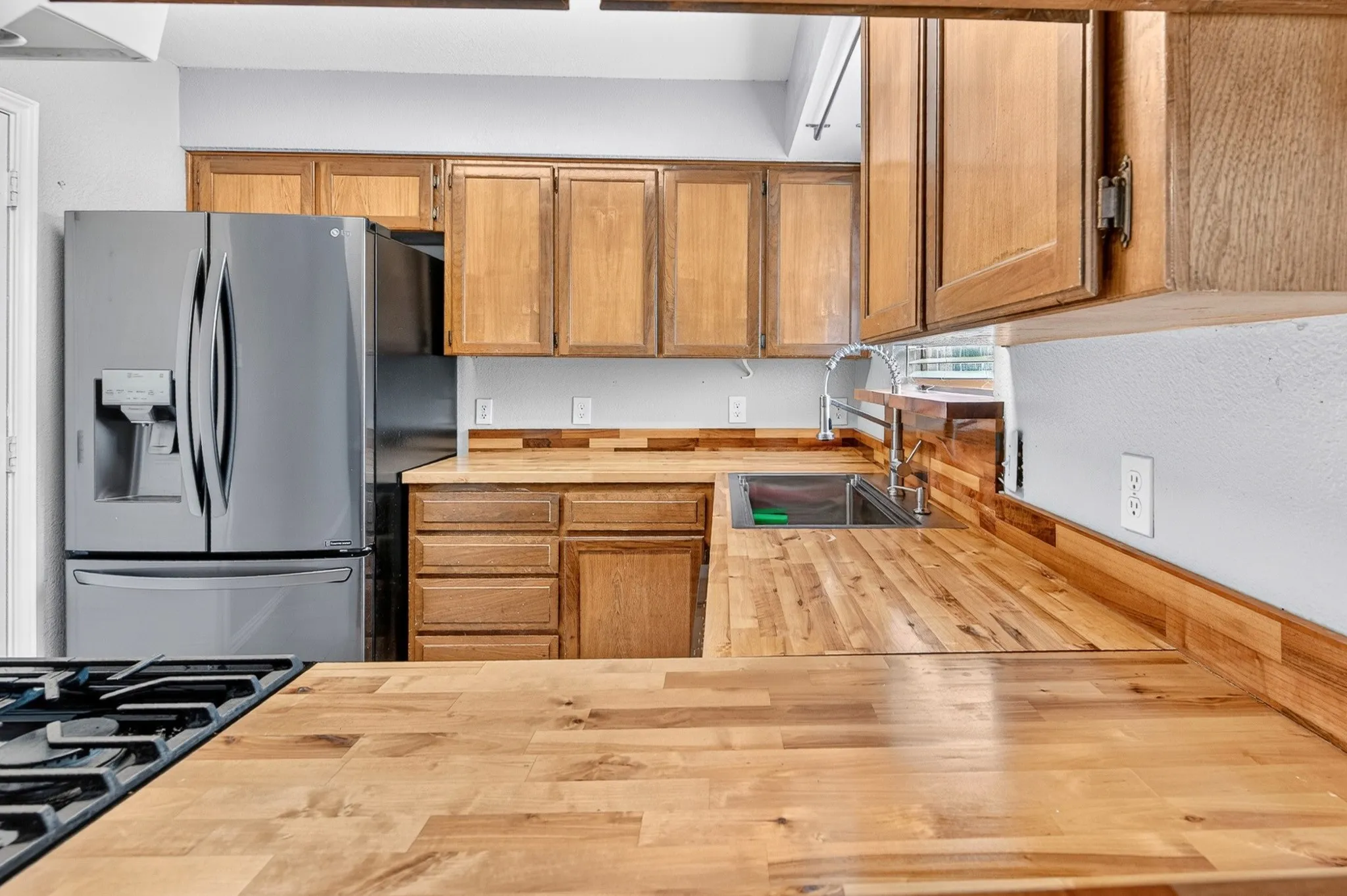 Single Family Residence For Sale in Tarrant County , 6401 Greenfield Court, Watauga, Texas 76148, 3 Bedroom, 2 Bathroom, 2 Garage spaces, 1,534 Sqft, built in 1983, mls#21370979, Real Estate Agent in Watauga, Homes For Sale in Tarrant county, Homes For Sale in Watauga, Realtor in Watauga Texas, Real Estate Brokerage Independent Realty Texas, Luminita Cordes Realtor
