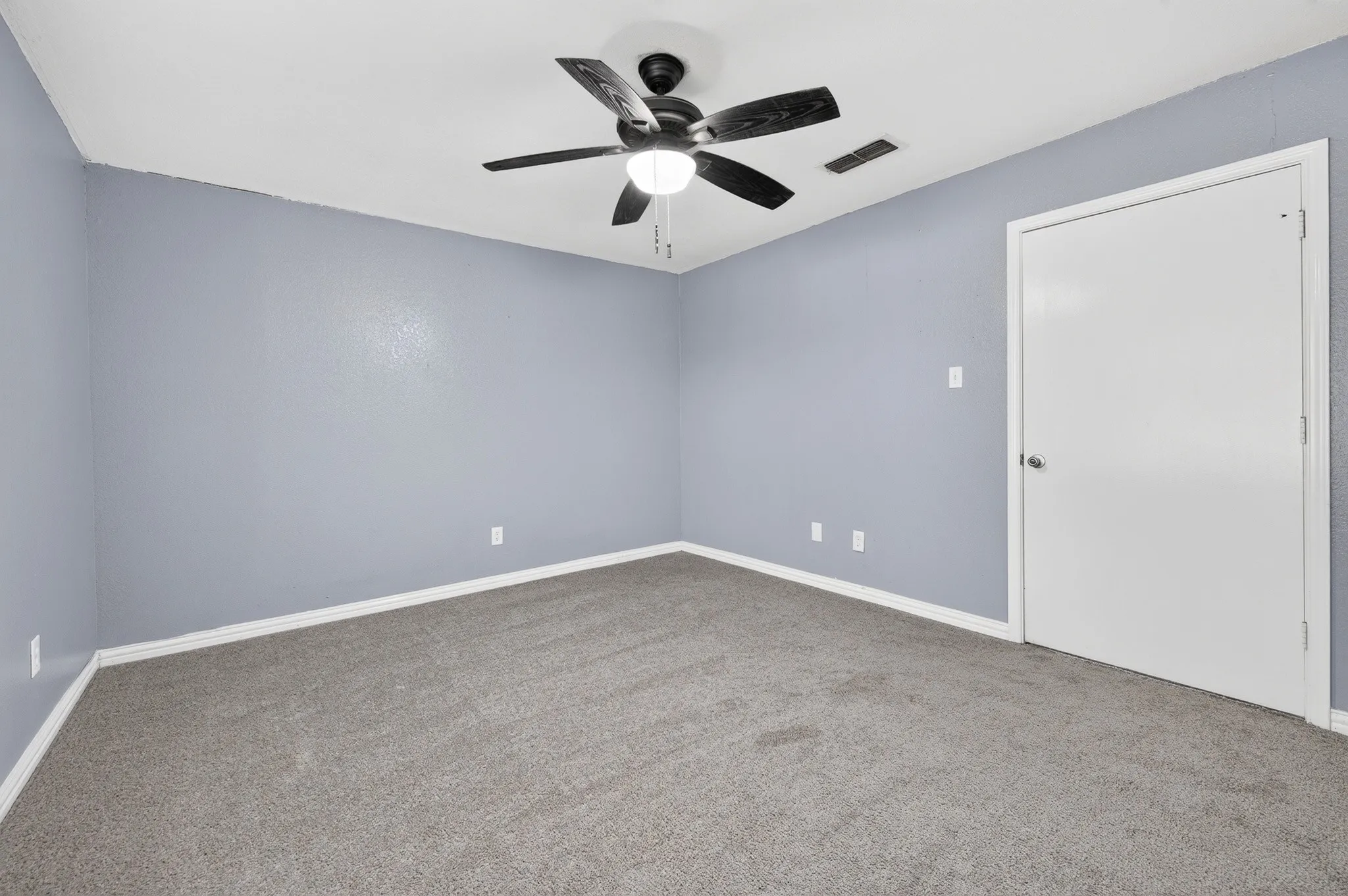 Single Family Residence For Sale in Tarrant County , 6401 Greenfield Court, Watauga, Texas 76148, 3 Bedroom, 2 Bathroom, 2 Garage spaces, 1,534 Sqft, built in 1983, mls#21370979, Real Estate Agent in Watauga, Homes For Sale in Tarrant county, Homes For Sale in Watauga, Realtor in Watauga Texas, Real Estate Brokerage Independent Realty Texas, Luminita Cordes Realtor