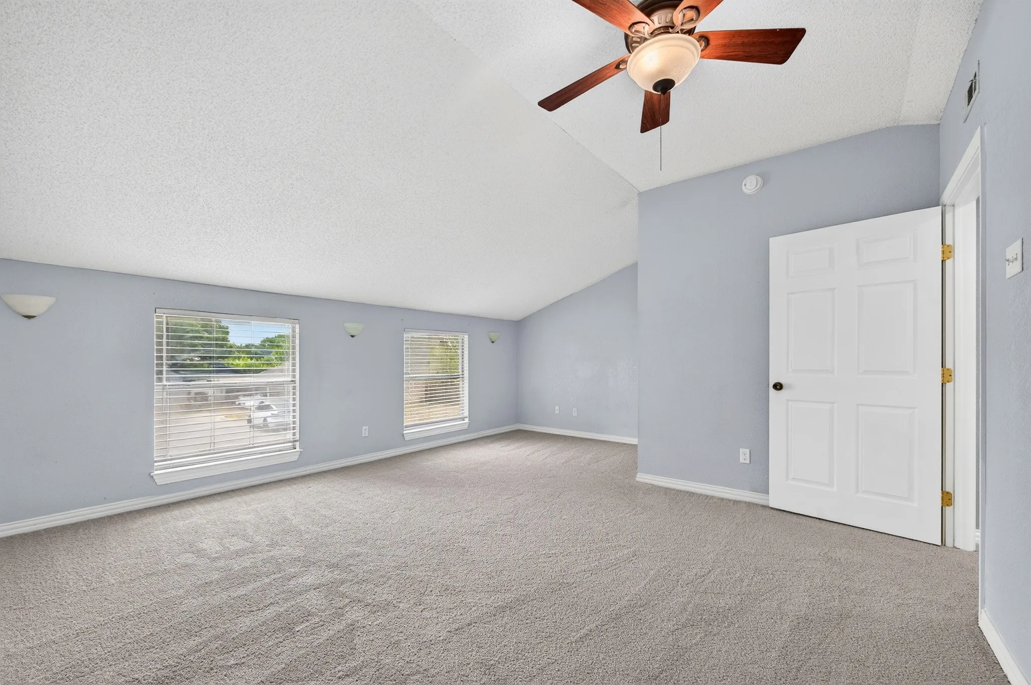 Single Family Residence For Sale in Tarrant County , 6401 Greenfield Court, Watauga, Texas 76148, 3 Bedroom, 2 Bathroom, 2 Garage spaces, 1,534 Sqft, built in 1983, mls#21370979, Real Estate Agent in Watauga, Homes For Sale in Tarrant county, Homes For Sale in Watauga, Realtor in Watauga Texas, Real Estate Brokerage Independent Realty Texas, Luminita Cordes Realtor
