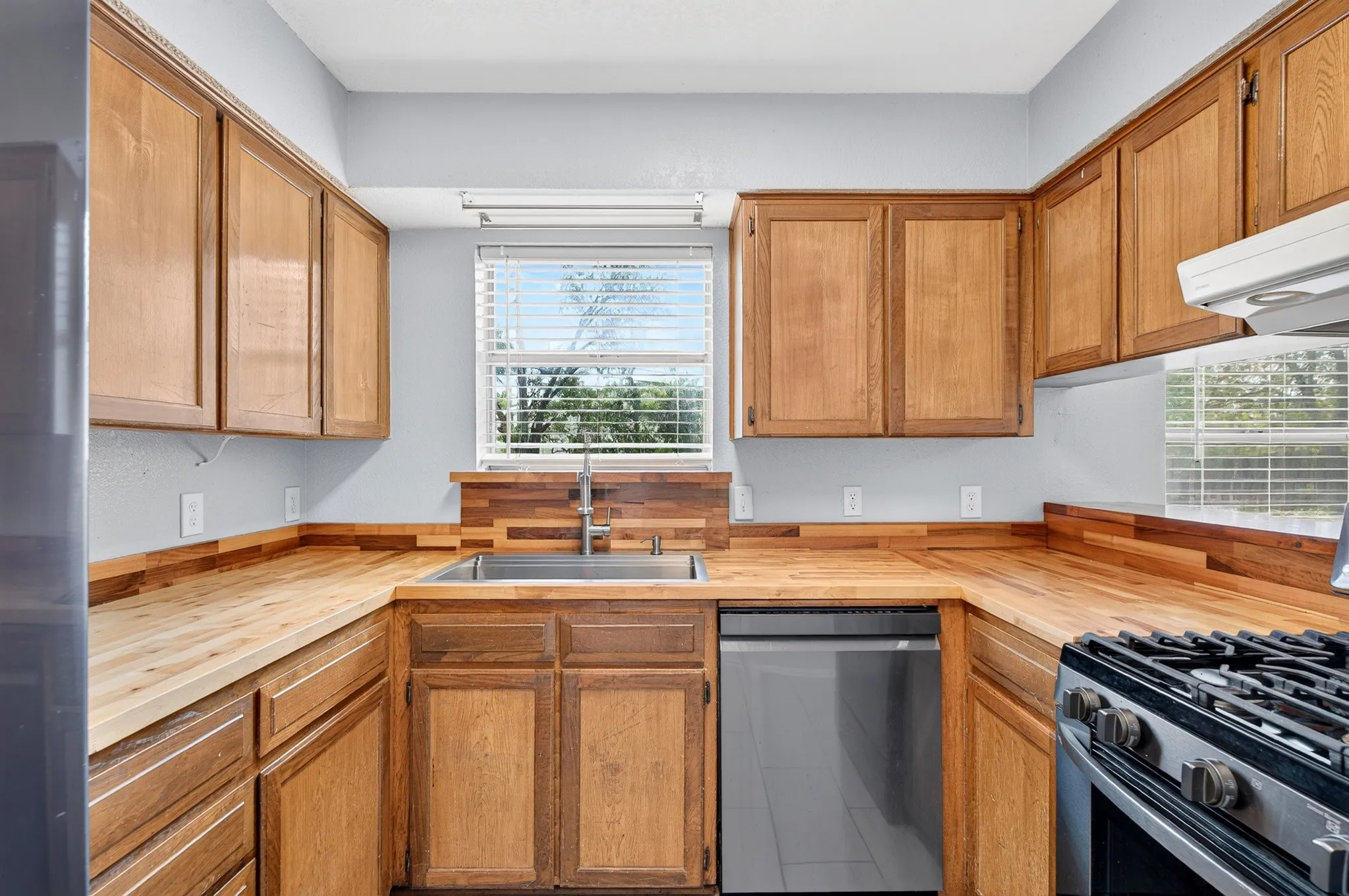 Single Family Residence For Sale in Tarrant County , 6401 Greenfield Court, Watauga, Texas 76148, 3 Bedroom, 2 Bathroom, 2 Garage spaces, 1,534 Sqft, built in 1983, mls#21370979, Real Estate Agent in Watauga, Homes For Sale in Tarrant county, Homes For Sale in Watauga, Realtor in Watauga Texas, Real Estate Brokerage Independent Realty Texas, Luminita Cordes Realtor