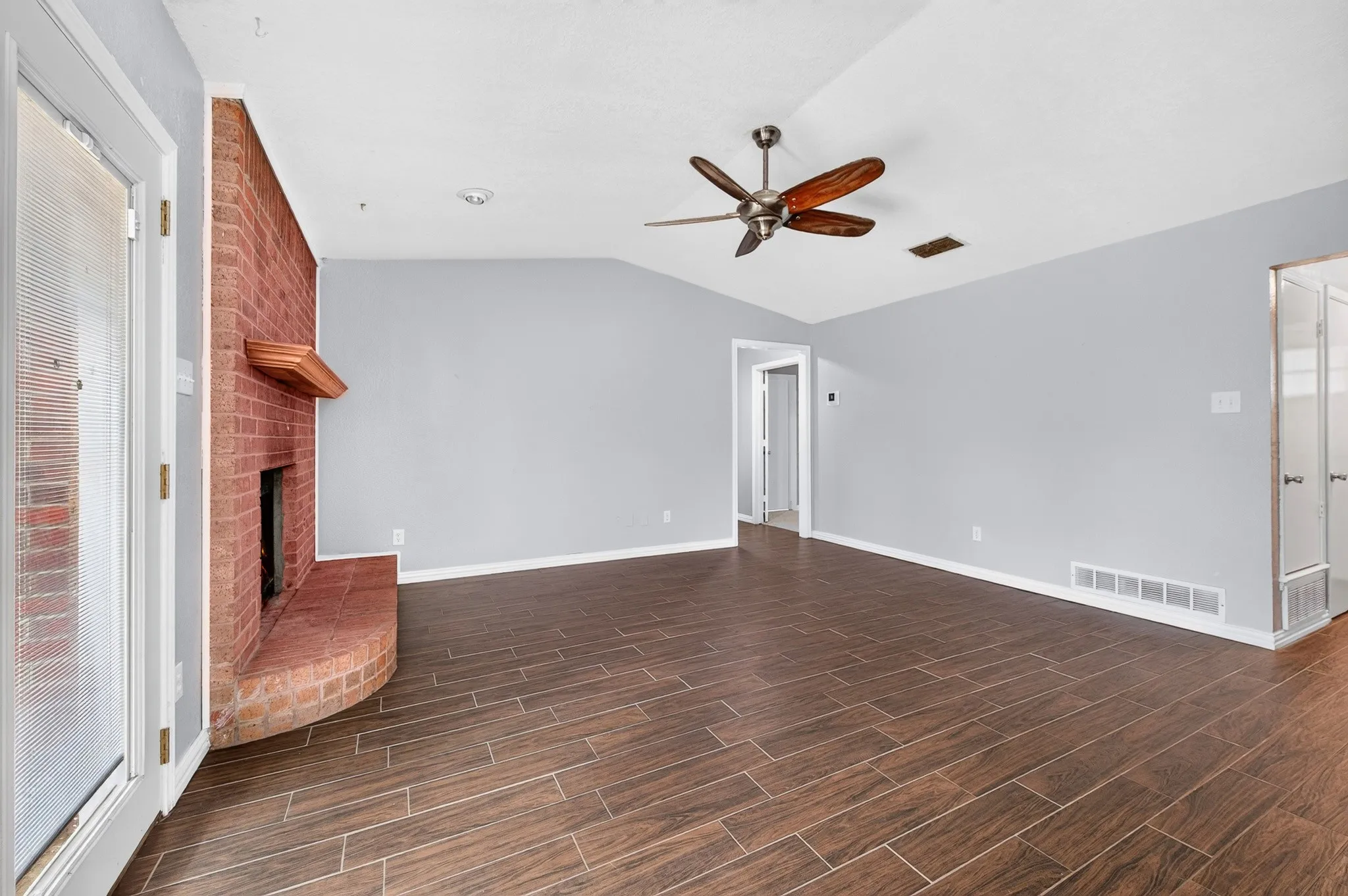 Single Family Residence For Sale in Tarrant County , 6401 Greenfield Court, Watauga, Texas 76148, 3 Bedroom, 2 Bathroom, 2 Garage spaces, 1,534 Sqft, built in 1983, mls#21370979, Real Estate Agent in Watauga, Homes For Sale in Tarrant county, Homes For Sale in Watauga, Realtor in Watauga Texas, Real Estate Brokerage Independent Realty Texas, Luminita Cordes Realtor