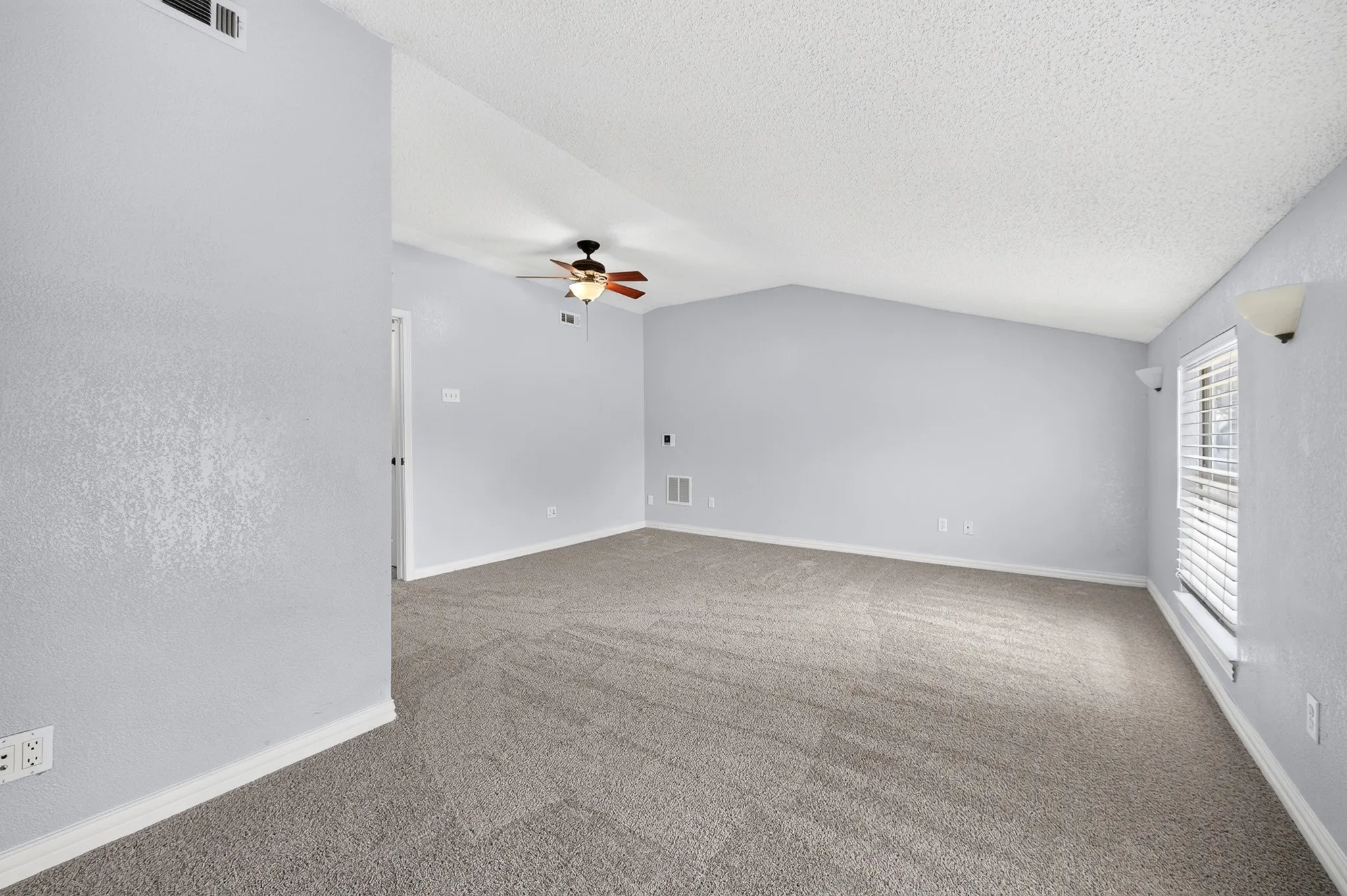 Single Family Residence For Sale in Tarrant County , 6401 Greenfield Court, Watauga, Texas 76148, 3 Bedroom, 2 Bathroom, 2 Garage spaces, 1,534 Sqft, built in 1983, mls#21370979, Real Estate Agent in Watauga, Homes For Sale in Tarrant county, Homes For Sale in Watauga, Realtor in Watauga Texas, Real Estate Brokerage Independent Realty Texas, Luminita Cordes Realtor