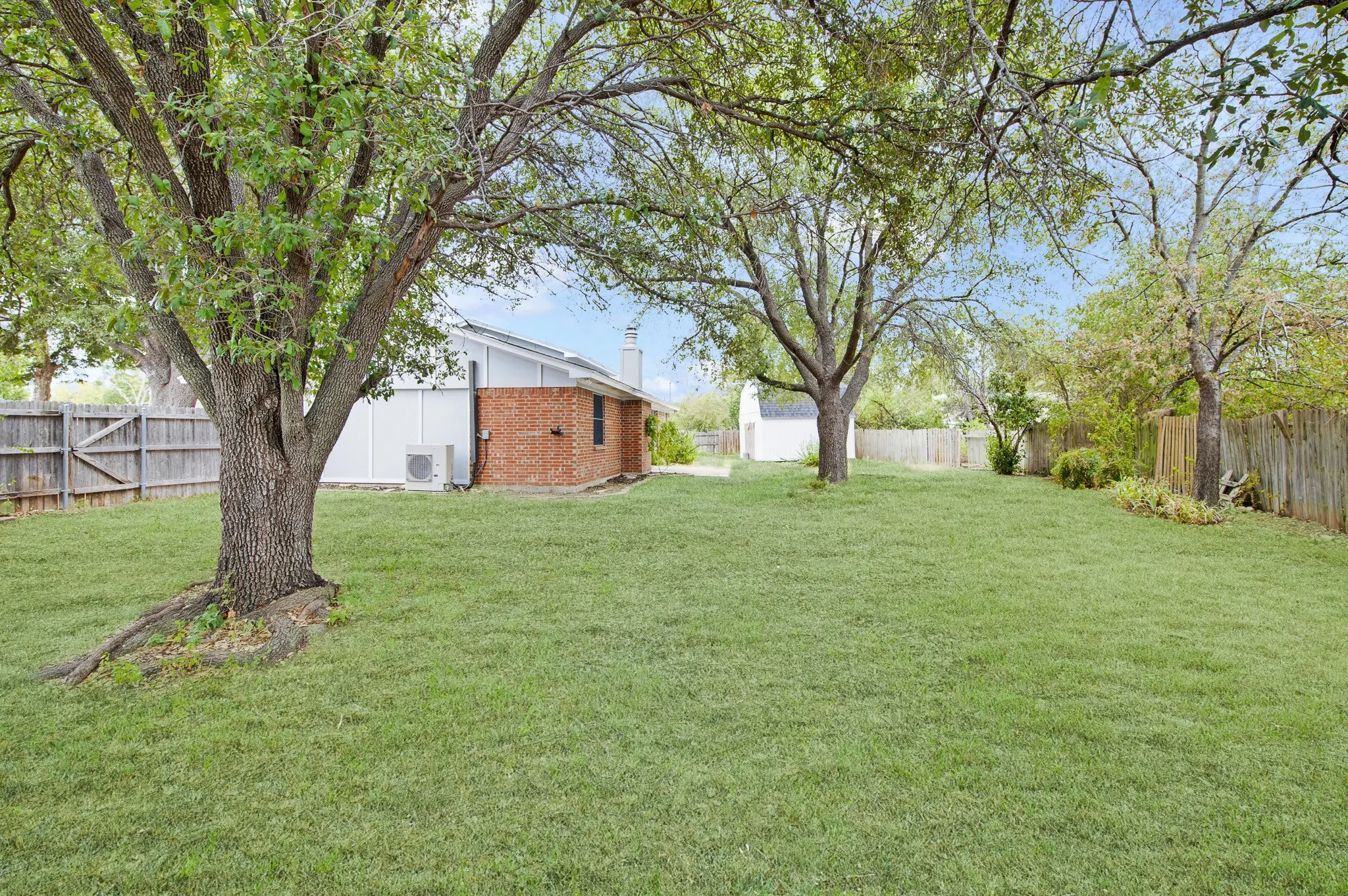 Single Family Residence For Sale in Tarrant County , 6401 Greenfield Court, Watauga, Texas 76148, 3 Bedroom, 2 Bathroom, 2 Garage spaces, 1,534 Sqft, built in 1983, mls#21370979, Real Estate Agent in Watauga, Homes For Sale in Tarrant county, Homes For Sale in Watauga, Realtor in Watauga Texas, Real Estate Brokerage Independent Realty Texas, Luminita Cordes Realtor
