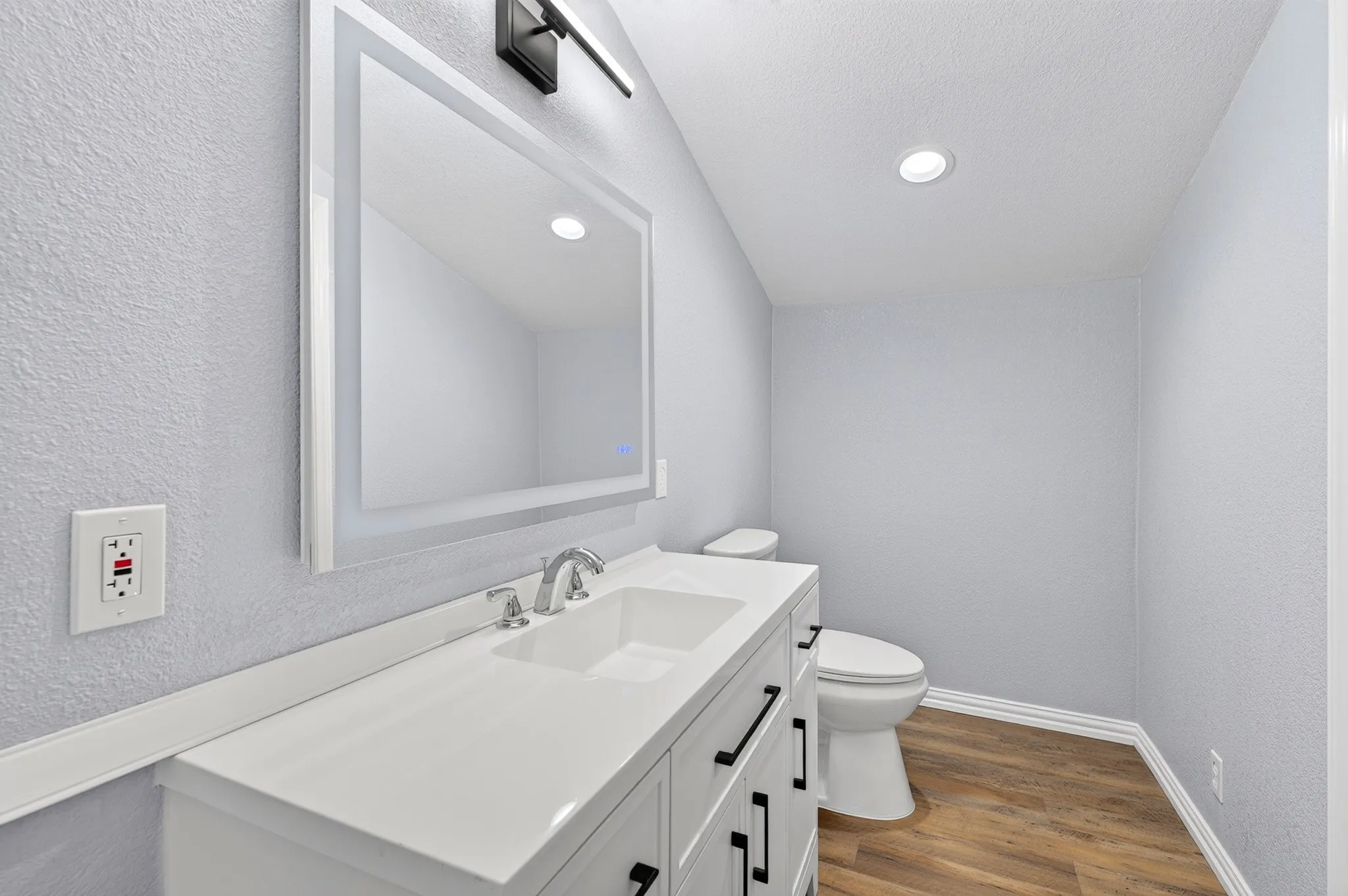 Single Family Residence For Sale in Tarrant County , 6401 Greenfield Court, Watauga, Texas 76148, 3 Bedroom, 2 Bathroom, 2 Garage spaces, 1,534 Sqft, built in 1983, mls#21370979, Real Estate Agent in Watauga, Homes For Sale in Tarrant county, Homes For Sale in Watauga, Realtor in Watauga Texas, Real Estate Brokerage Independent Realty Texas, Luminita Cordes Realtor