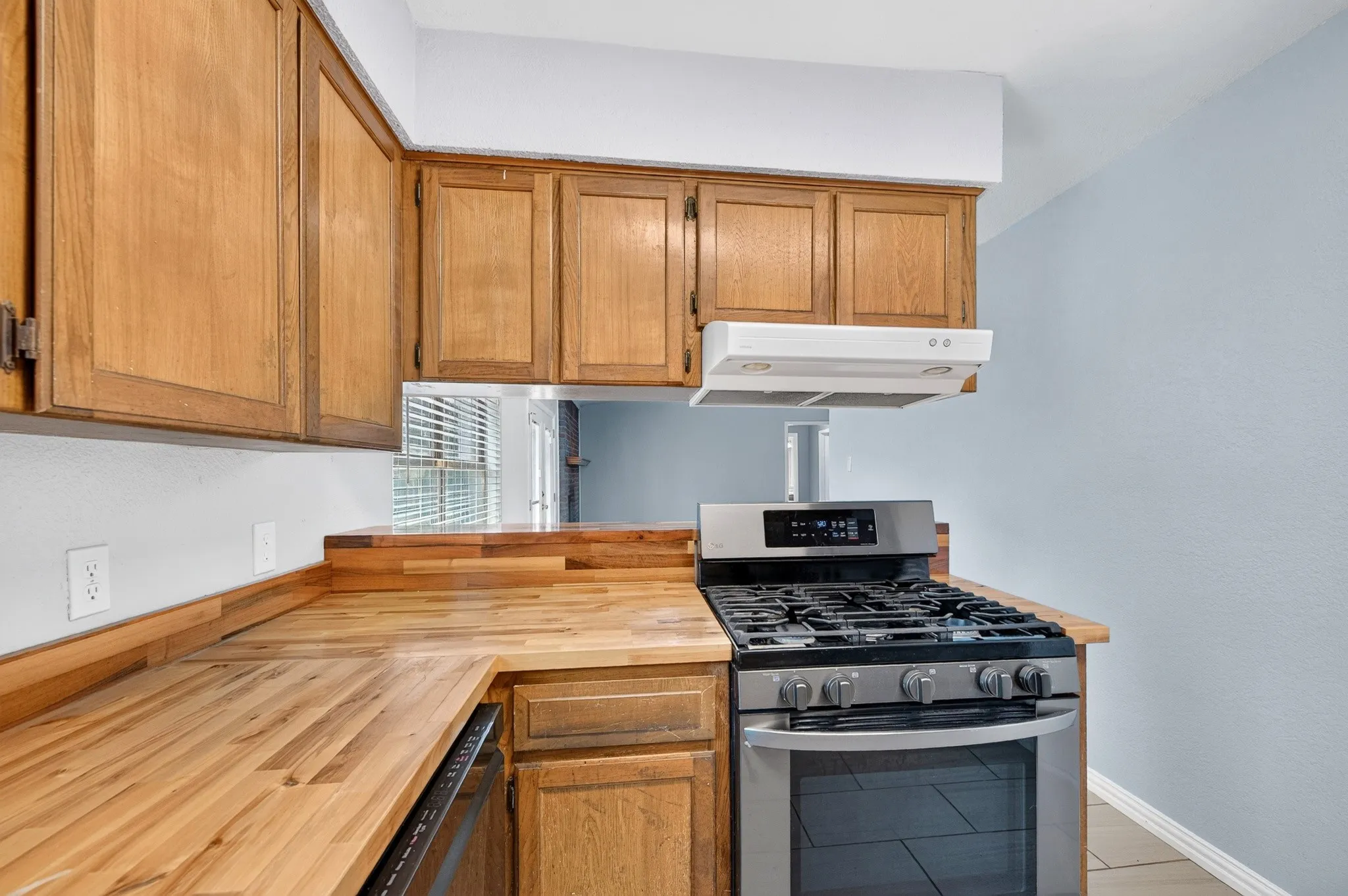 Single Family Residence For Sale in Tarrant County , 6401 Greenfield Court, Watauga, Texas 76148, 3 Bedroom, 2 Bathroom, 2 Garage spaces, 1,534 Sqft, built in 1983, mls#21370979, Real Estate Agent in Watauga, Homes For Sale in Tarrant county, Homes For Sale in Watauga, Realtor in Watauga Texas, Real Estate Brokerage Independent Realty Texas, Luminita Cordes Realtor