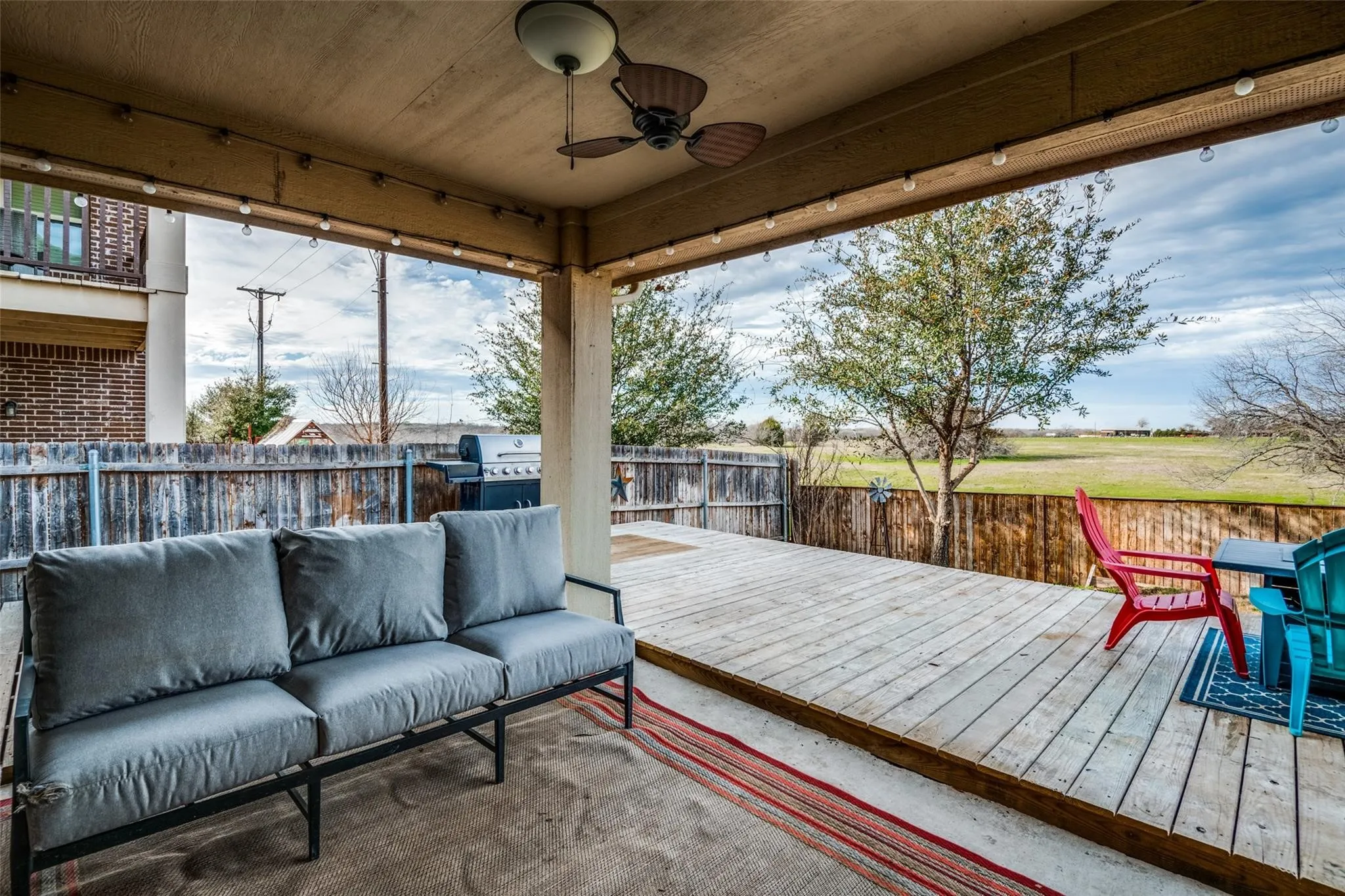 Single Family Residence For Sale in Denton County , 9312 Wellington Drive, Little Elm, Texas 75068, 4 Bedroom, 3 Bathroom, 2 Garage spaces, 2,461 Sqft, built in 2015, mls#21367827, Real Estate Agent in Little Elm, Homes For Sale in Denton county, Homes For Sale in Little Elm, Realtor in Little Elm Texas, Real Estate Brokerage Independent Realty Texas, Luminita Cordes Realtor