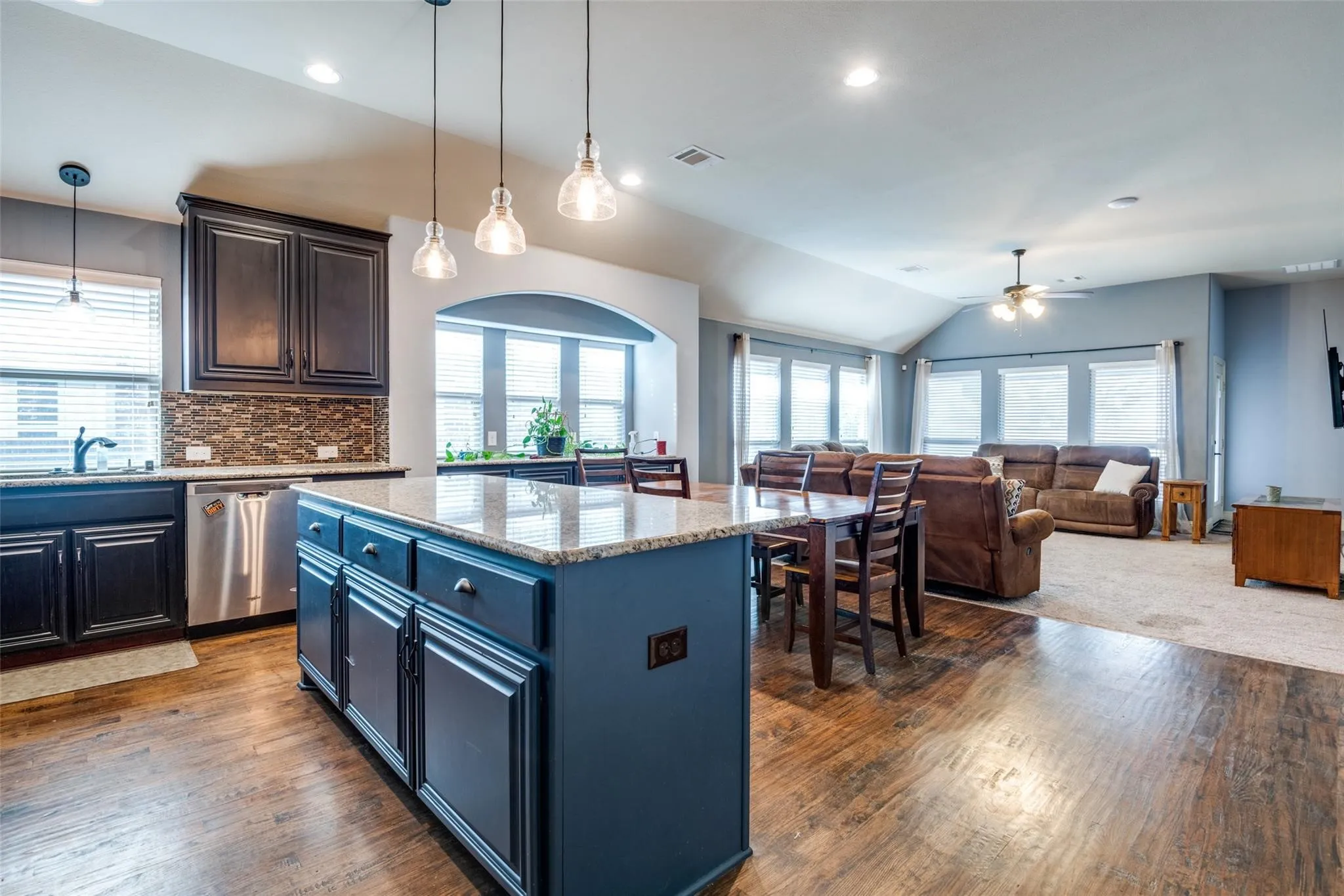 Single Family Residence For Sale in Denton County , 9312 Wellington Drive, Little Elm, Texas 75068, 4 Bedroom, 3 Bathroom, 2 Garage spaces, 2,461 Sqft, built in 2015, mls#21367827, Real Estate Agent in Little Elm, Homes For Sale in Denton county, Homes For Sale in Little Elm, Realtor in Little Elm Texas, Real Estate Brokerage Independent Realty Texas, Luminita Cordes Realtor