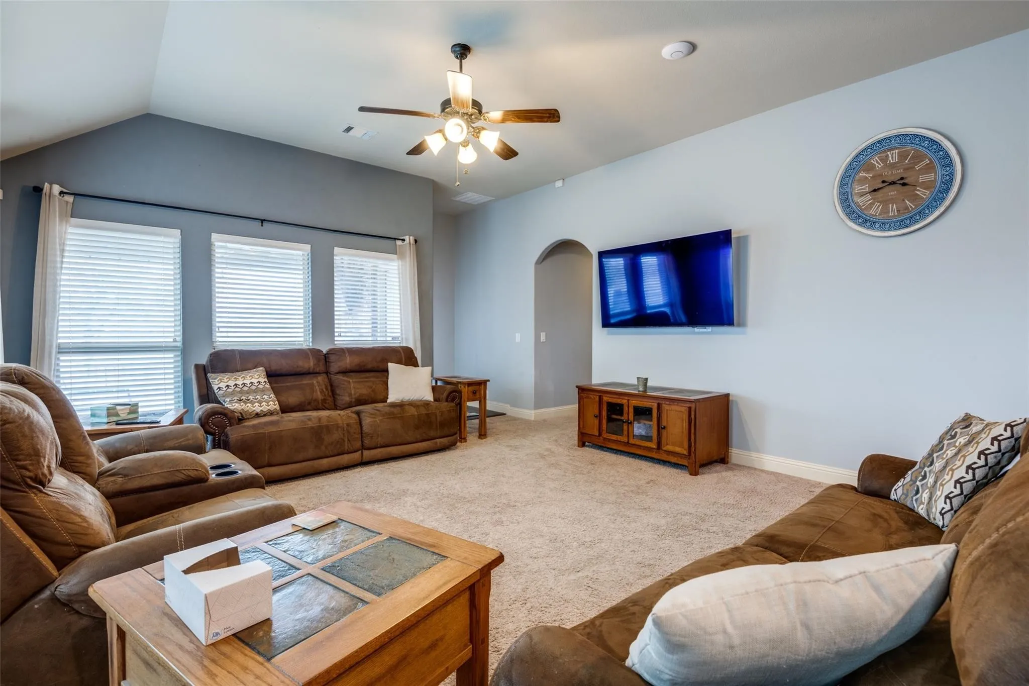 Single Family Residence For Sale in Denton County , 9312 Wellington Drive, Little Elm, Texas 75068, 4 Bedroom, 3 Bathroom, 2 Garage spaces, 2,461 Sqft, built in 2015, mls#21367827, Real Estate Agent in Little Elm, Homes For Sale in Denton county, Homes For Sale in Little Elm, Realtor in Little Elm Texas, Real Estate Brokerage Independent Realty Texas, Luminita Cordes Realtor