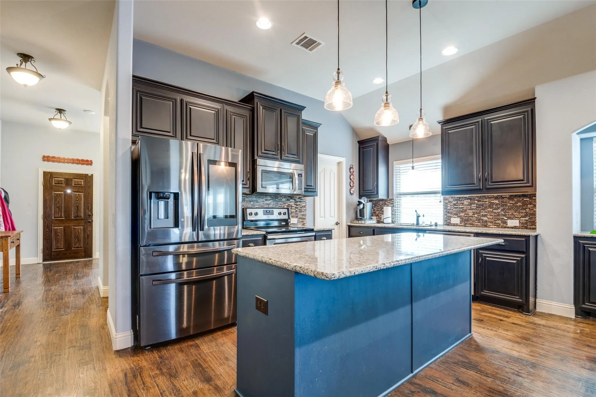 Single Family Residence For Sale in Denton County , 9312 Wellington Drive, Little Elm, Texas 75068, 4 Bedroom, 3 Bathroom, 2 Garage spaces, 2,461 Sqft, built in 2015, mls#21367827, Real Estate Agent in Little Elm, Homes For Sale in Denton county, Homes For Sale in Little Elm, Realtor in Little Elm Texas, Real Estate Brokerage Independent Realty Texas, Luminita Cordes Realtor