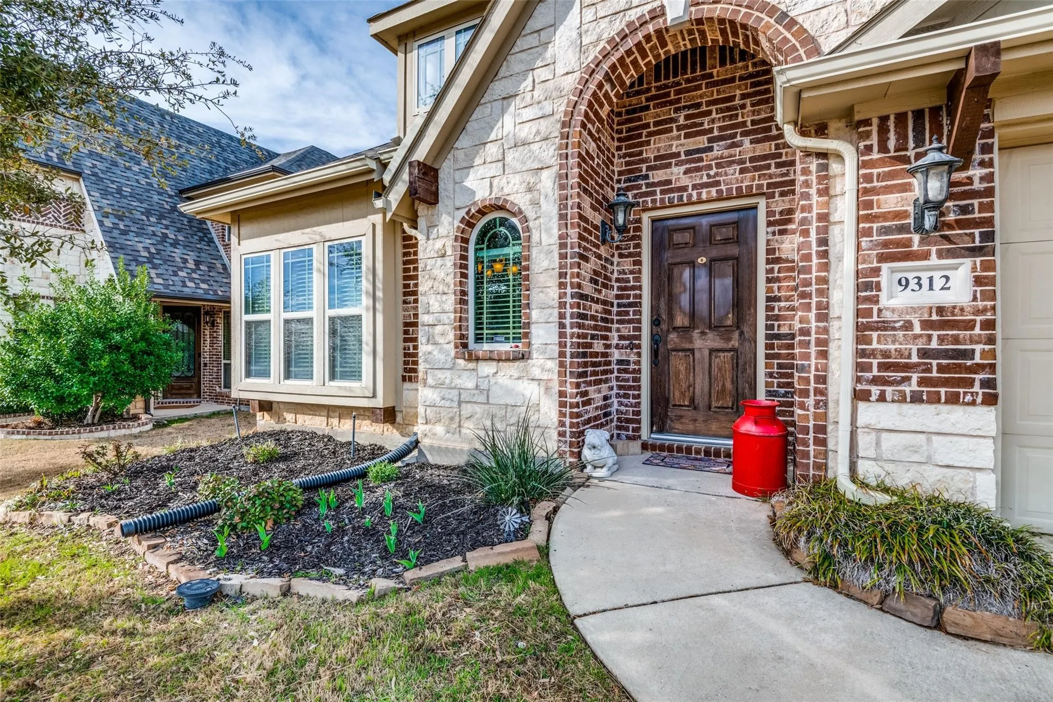 Single Family Residence For Sale in Denton County , 9312 Wellington Drive, Little Elm, Texas 75068, 4 Bedroom, 3 Bathroom, 2 Garage spaces, 2,461 Sqft, built in 2015, mls#21367827, Real Estate Agent in Little Elm, Homes For Sale in Denton county, Homes For Sale in Little Elm, Realtor in Little Elm Texas, Real Estate Brokerage Independent Realty Texas, Luminita Cordes Realtor