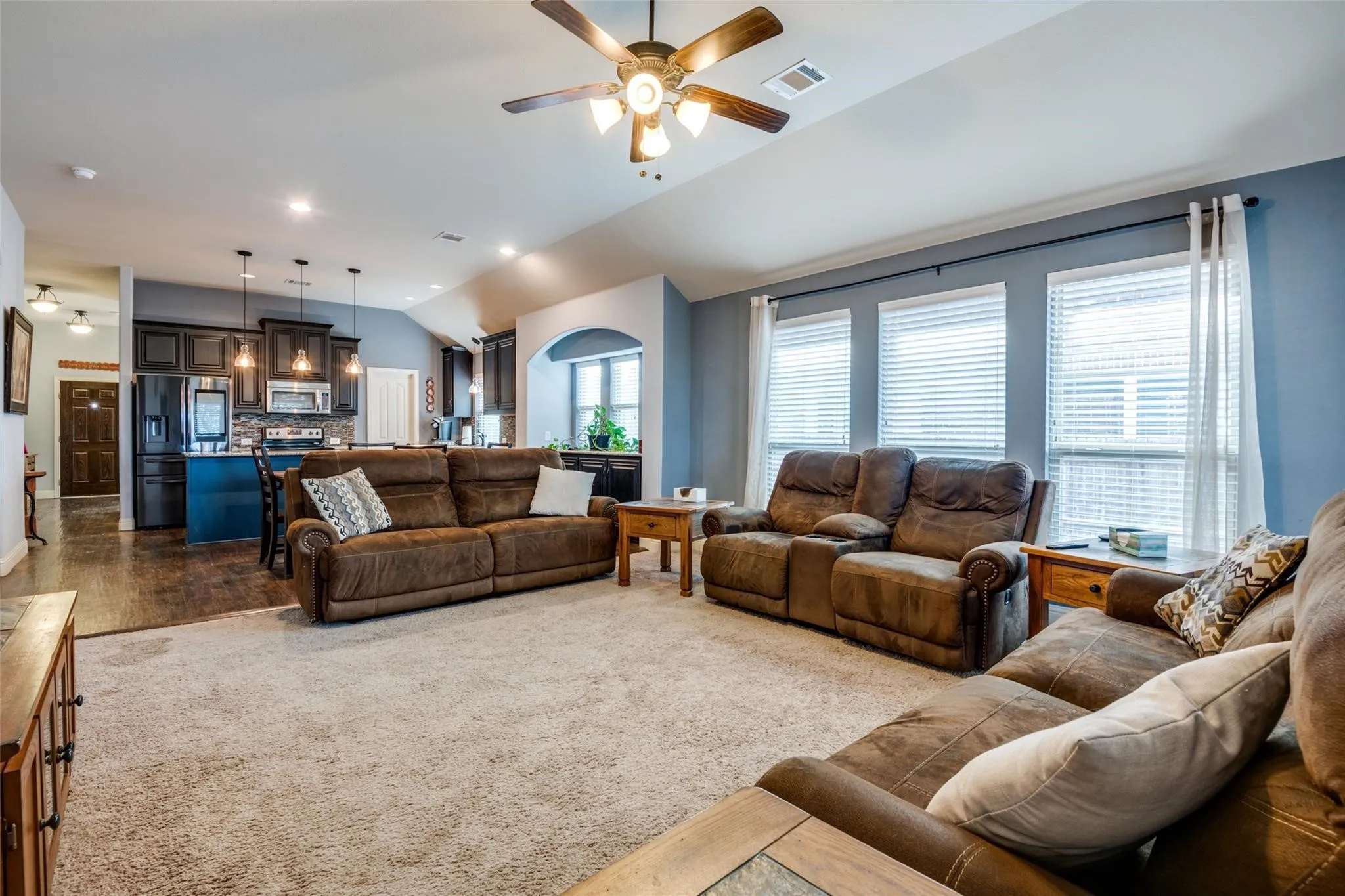 Single Family Residence For Sale in Denton County , 9312 Wellington Drive, Little Elm, Texas 75068, 4 Bedroom, 3 Bathroom, 2 Garage spaces, 2,461 Sqft, built in 2015, mls#21367827, Real Estate Agent in Little Elm, Homes For Sale in Denton county, Homes For Sale in Little Elm, Realtor in Little Elm Texas, Real Estate Brokerage Independent Realty Texas, Luminita Cordes Realtor