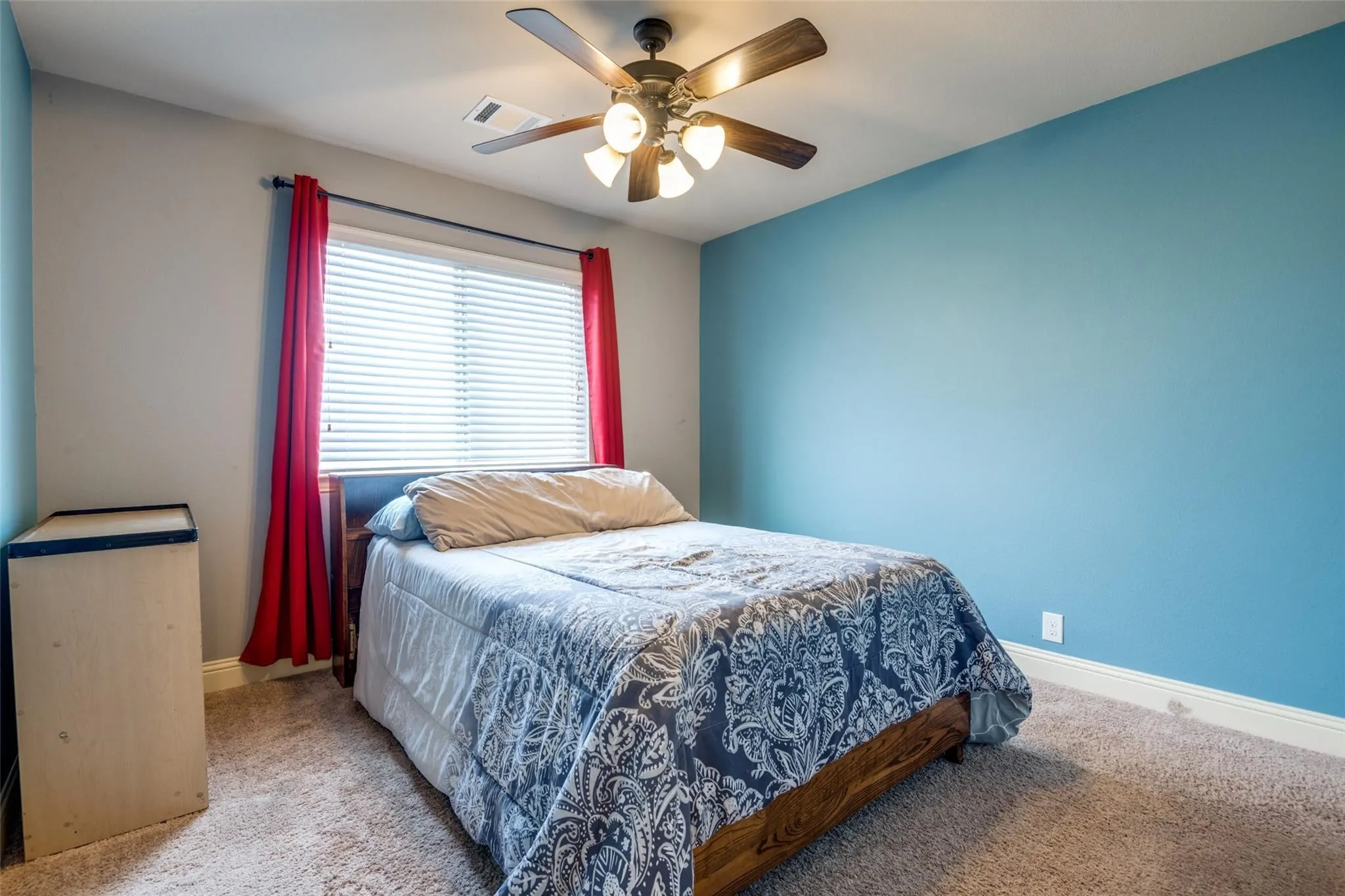 Single Family Residence For Sale in Denton County , 9312 Wellington Drive, Little Elm, Texas 75068, 4 Bedroom, 3 Bathroom, 2 Garage spaces, 2,461 Sqft, built in 2015, mls#21367827, Real Estate Agent in Little Elm, Homes For Sale in Denton county, Homes For Sale in Little Elm, Realtor in Little Elm Texas, Real Estate Brokerage Independent Realty Texas, Luminita Cordes Realtor