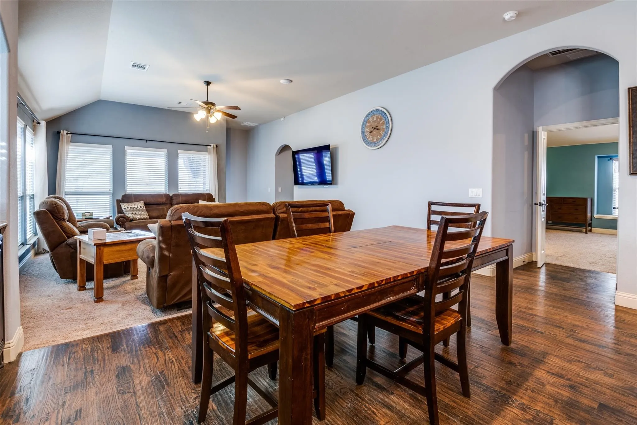 Single Family Residence For Sale in Denton County , 9312 Wellington Drive, Little Elm, Texas 75068, 4 Bedroom, 3 Bathroom, 2 Garage spaces, 2,461 Sqft, built in 2015, mls#21367827, Real Estate Agent in Little Elm, Homes For Sale in Denton county, Homes For Sale in Little Elm, Realtor in Little Elm Texas, Real Estate Brokerage Independent Realty Texas, Luminita Cordes Realtor