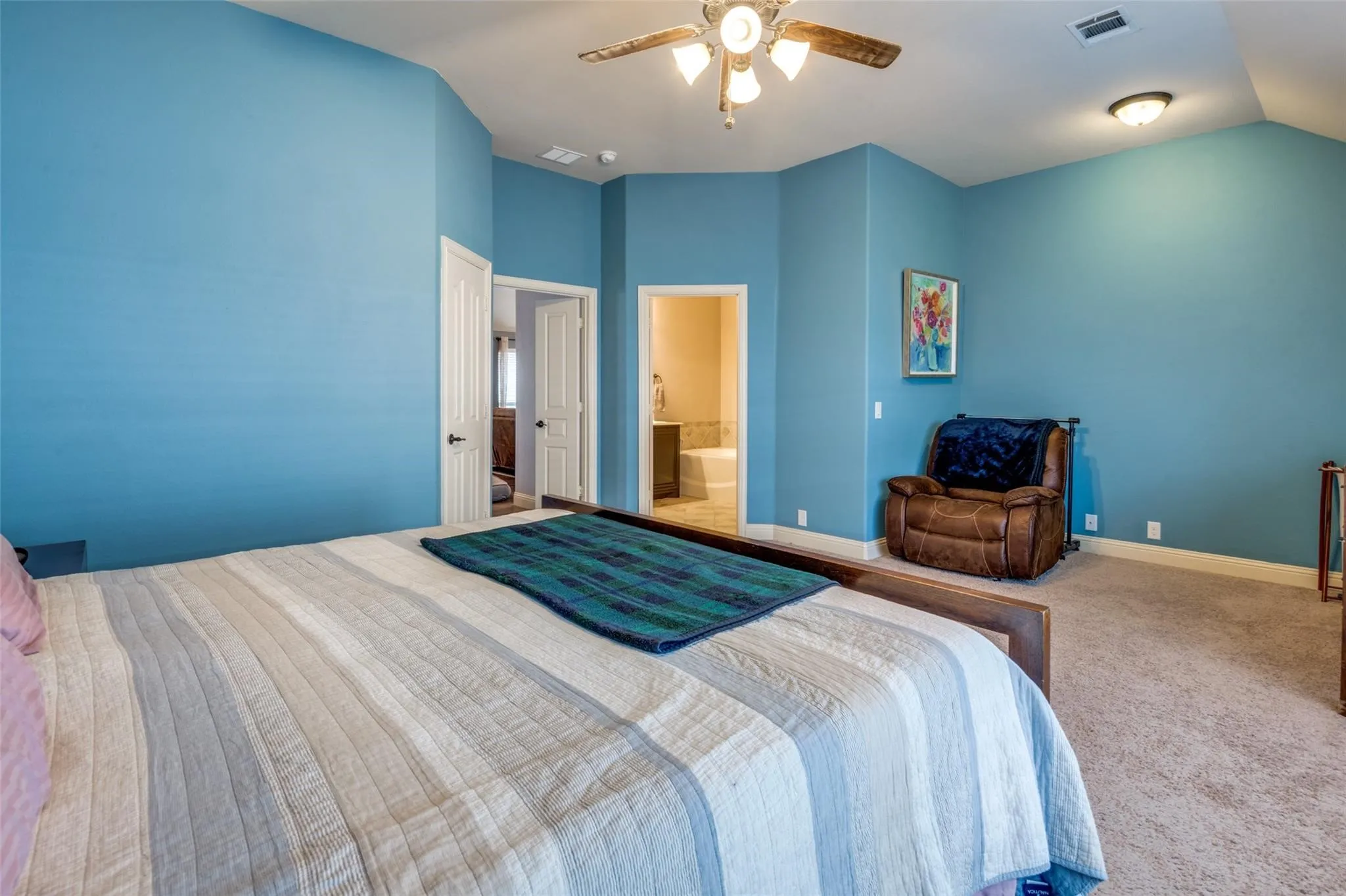 Single Family Residence For Sale in Denton County , 9312 Wellington Drive, Little Elm, Texas 75068, 4 Bedroom, 3 Bathroom, 2 Garage spaces, 2,461 Sqft, built in 2015, mls#21367827, Real Estate Agent in Little Elm, Homes For Sale in Denton county, Homes For Sale in Little Elm, Realtor in Little Elm Texas, Real Estate Brokerage Independent Realty Texas, Luminita Cordes Realtor