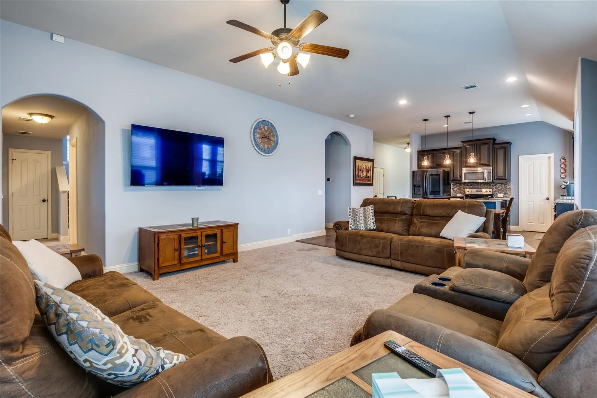 Single Family Residence For Sale in Denton County , 9312 Wellington Drive, Little Elm, Texas 75068, 4 Bedroom, 3 Bathroom, 2 Garage spaces, 2,461 Sqft, built in 2015, mls#21367827, Real Estate Agent in Little Elm, Homes For Sale in Denton county, Homes For Sale in Little Elm, Realtor in Little Elm Texas, Real Estate Brokerage Independent Realty Texas, Luminita Cordes Realtor