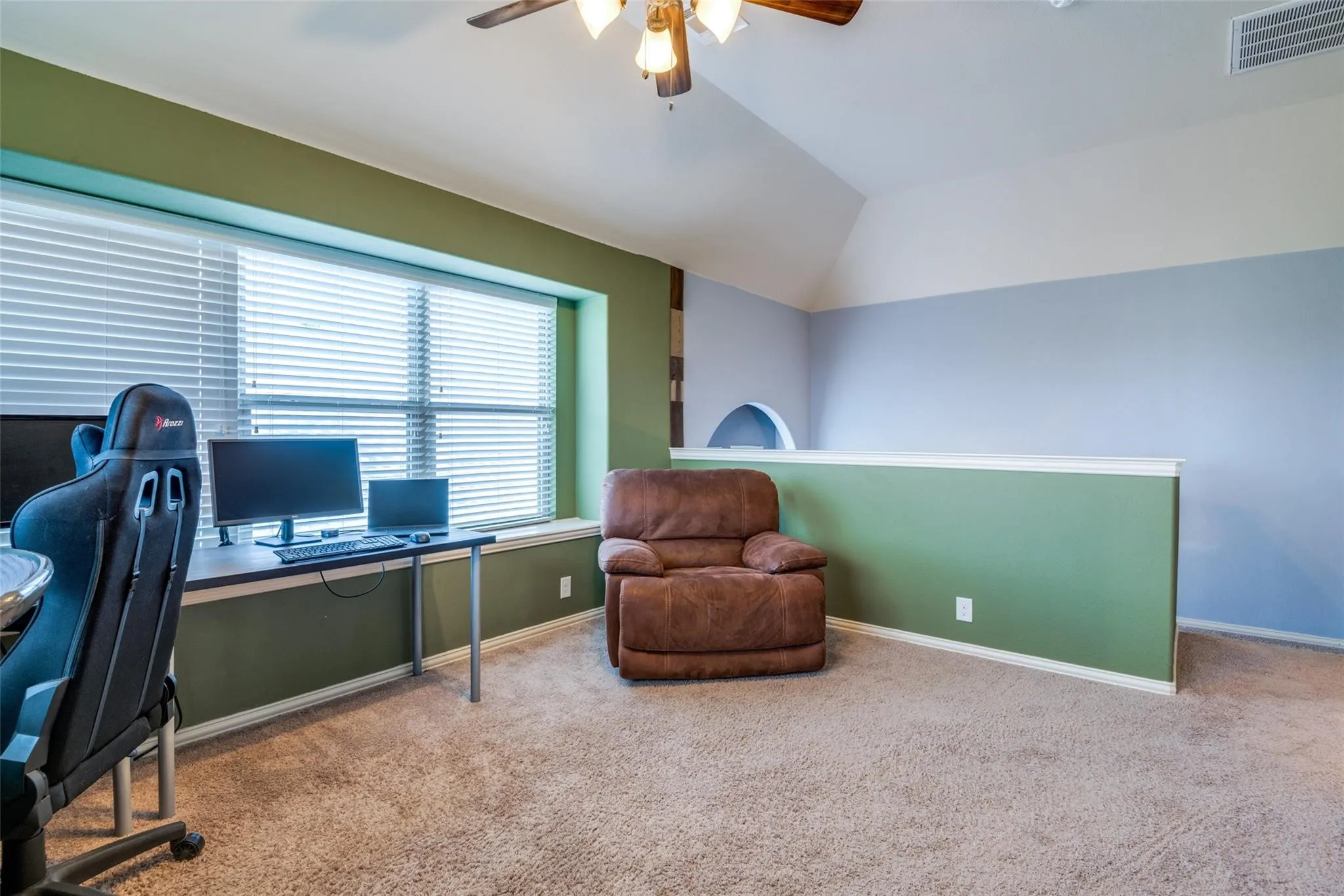 Single Family Residence For Sale in Denton County , 9312 Wellington Drive, Little Elm, Texas 75068, 4 Bedroom, 3 Bathroom, 2 Garage spaces, 2,461 Sqft, built in 2015, mls#21367827, Real Estate Agent in Little Elm, Homes For Sale in Denton county, Homes For Sale in Little Elm, Realtor in Little Elm Texas, Real Estate Brokerage Independent Realty Texas, Luminita Cordes Realtor
