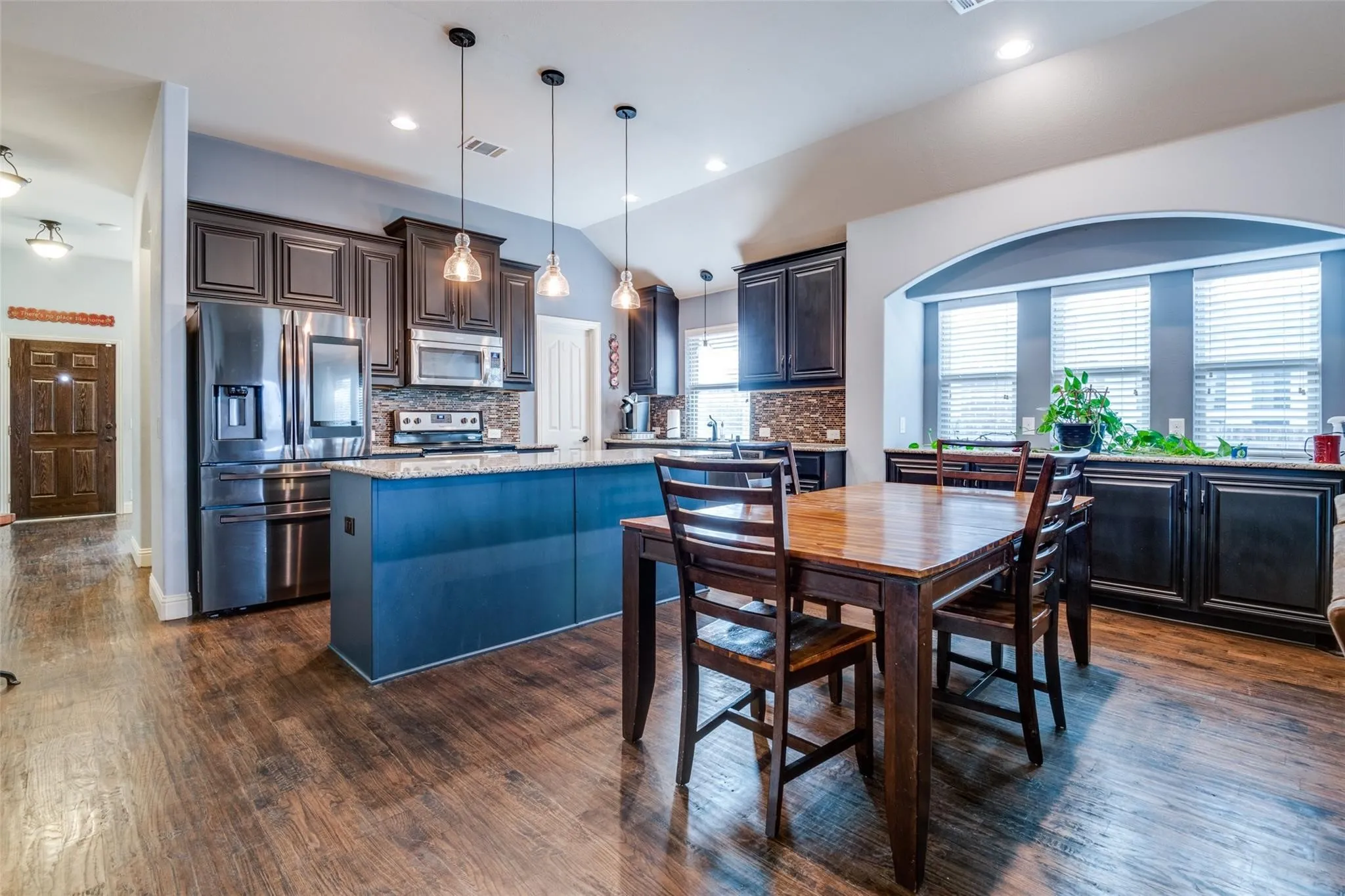 Single Family Residence For Sale in Denton County , 9312 Wellington Drive, Little Elm, Texas 75068, 4 Bedroom, 3 Bathroom, 2 Garage spaces, 2,461 Sqft, built in 2015, mls#21367827, Real Estate Agent in Little Elm, Homes For Sale in Denton county, Homes For Sale in Little Elm, Realtor in Little Elm Texas, Real Estate Brokerage Independent Realty Texas, Luminita Cordes Realtor