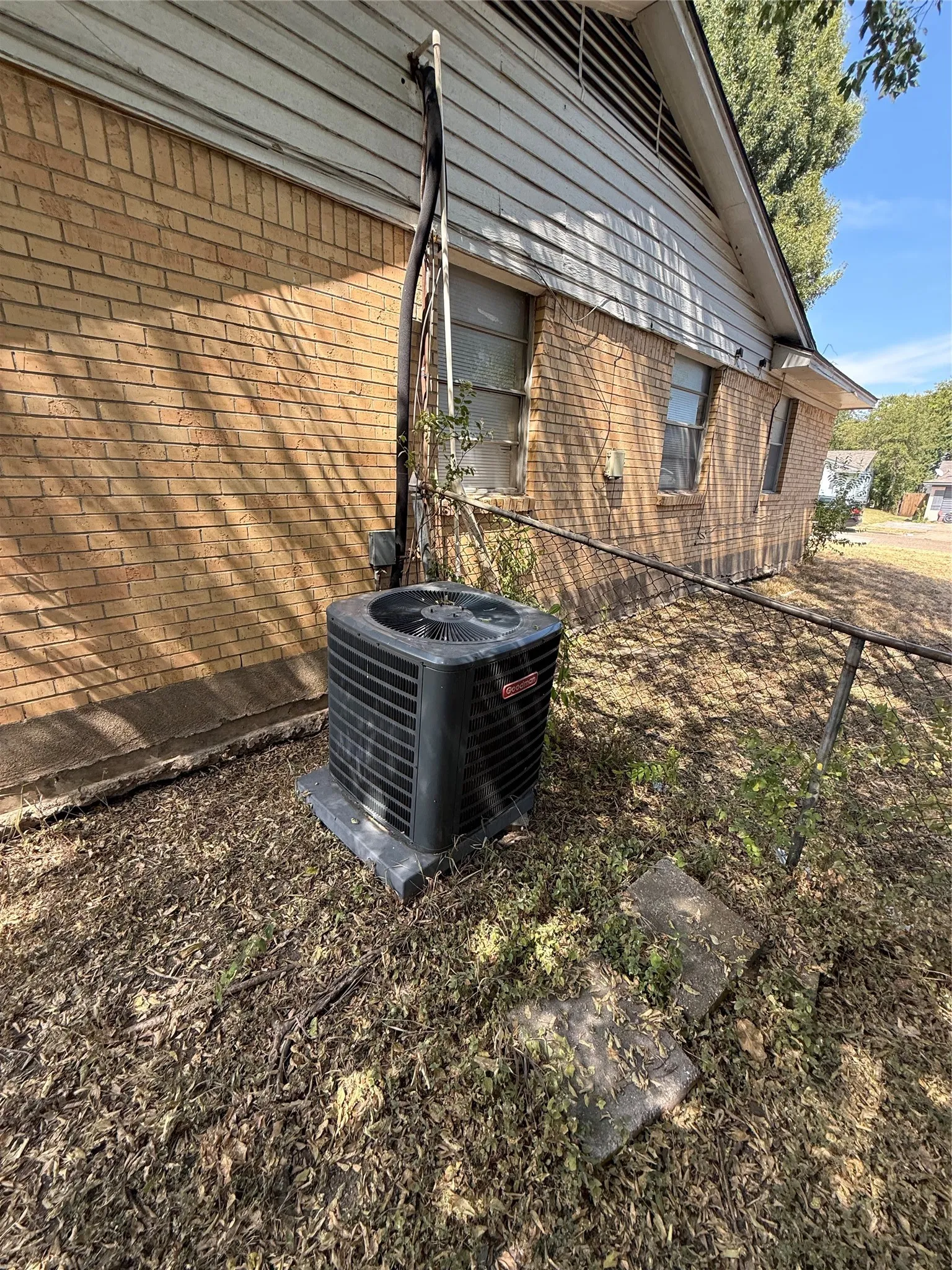 Single Family Residence For Sale in Dallas County , 7935 Larchridge Drive, Dallas, Texas 75232, 3 Bedroom, 1 Bathroom, Garage spaces, 1,274 Sqft, built in 1960, mls#21368202, Real Estate Agent in Dallas, Homes For Sale in Dallas county, Homes For Sale in Dallas, Realtor in Dallas Texas, Real Estate Brokerage Independent Realty Texas, Luminita Cordes Realtor