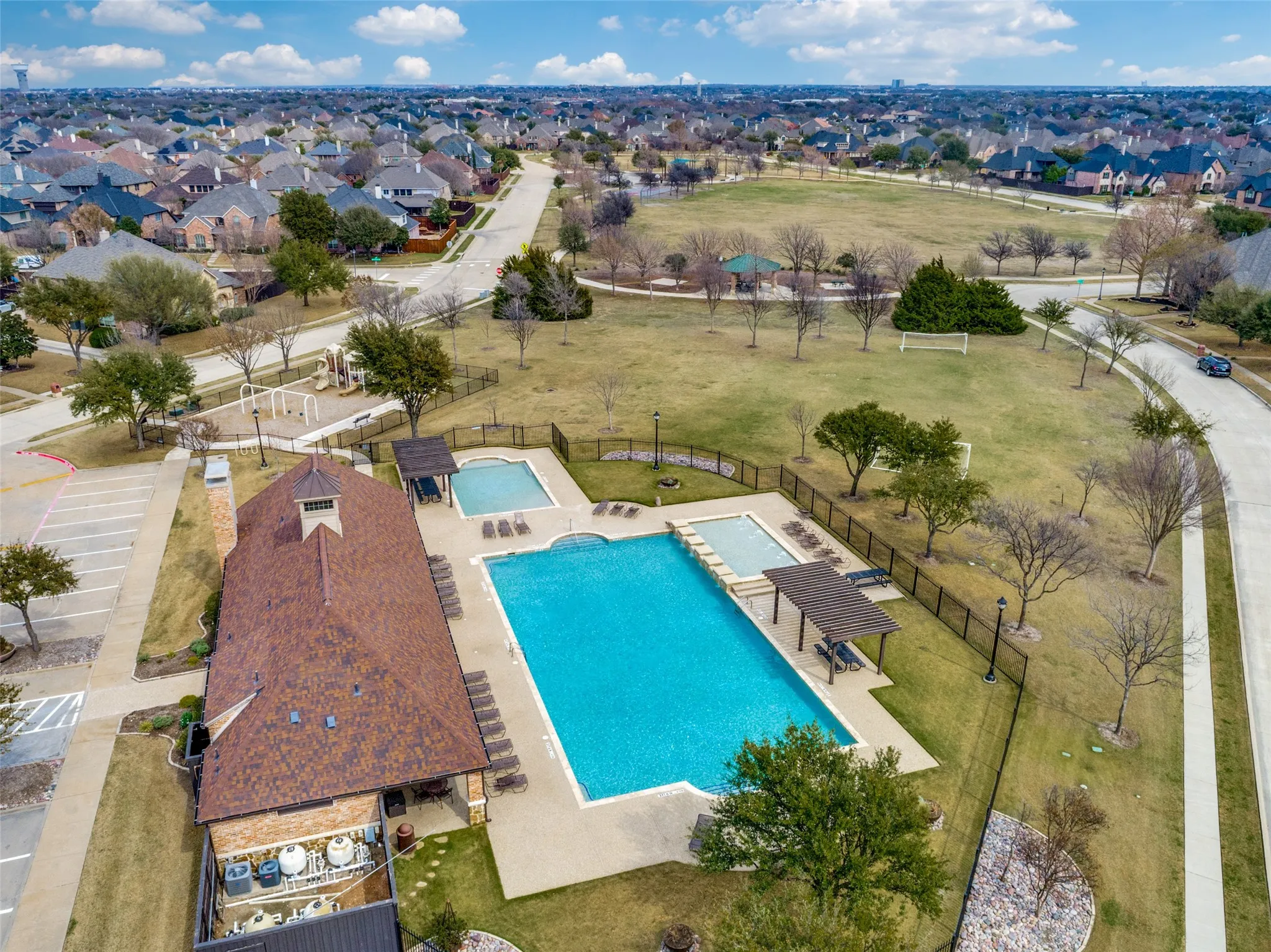 Single Family Residence For Sale in Denton County , 1291 Sunland Park Drive, Frisco, Texas 75033, 4 Bedroom, 3 Bathroom, 3 Garage spaces, 3,217 Sqft, built in 2005, mls#21369713, Real Estate Agent in Frisco, Homes For Sale in Denton county, Homes For Sale in Frisco, Realtor in Frisco Texas, Real Estate Brokerage Independent Realty Texas, Luminita Cordes Realtor