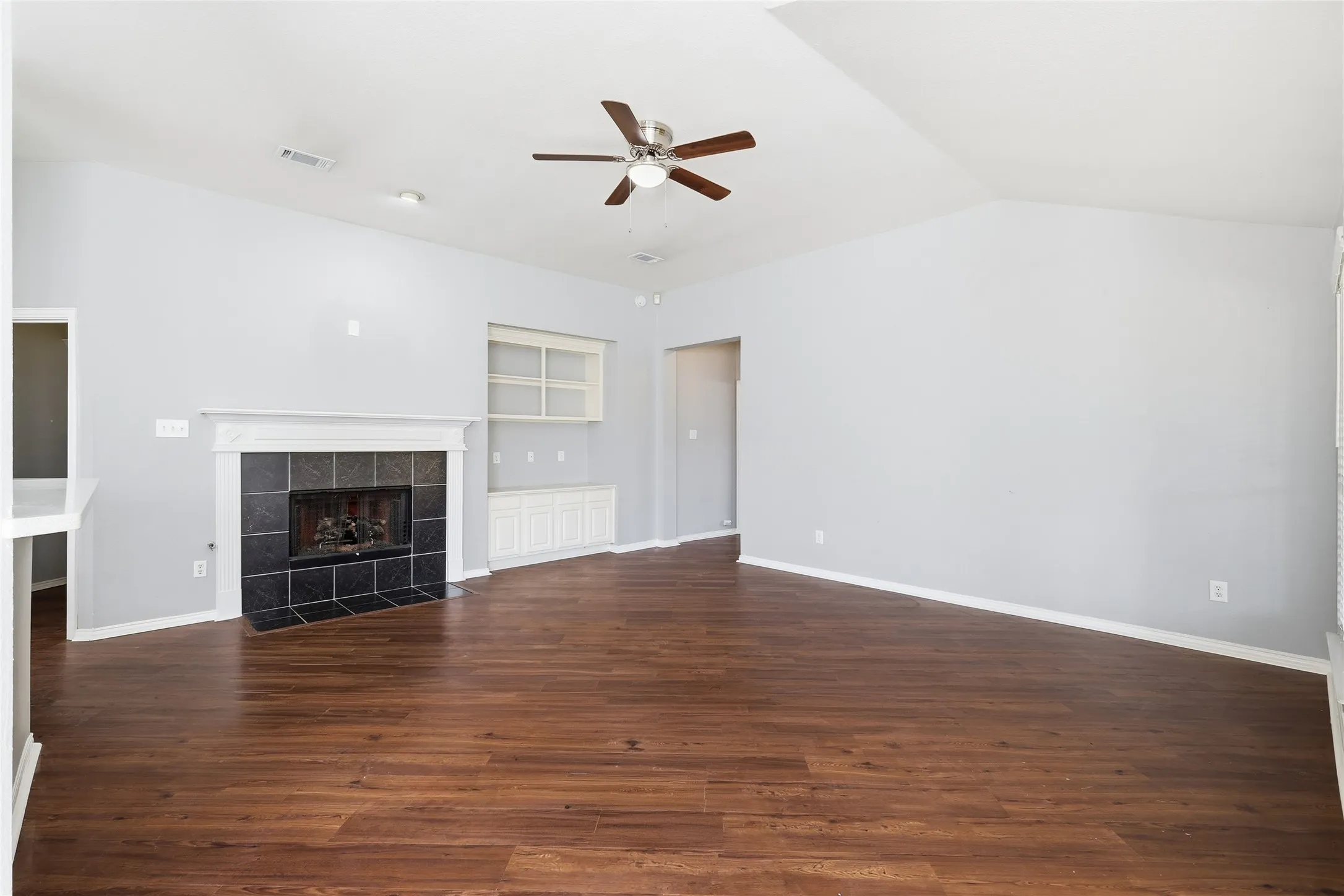 Single Family Residence For Sale in Denton County , 2211 Knob Hill Drive, Corinth, Texas 76210, 3 Bedroom, 2 Bathroom, 2 Garage spaces, 2,207 Sqft, built in 1997, mls#21371691, Real Estate Agent in Corinth, Homes For Sale in Denton county, Homes For Sale in Corinth, Realtor in Corinth Texas, Real Estate Brokerage Independent Realty Texas, Luminita Cordes Realtor