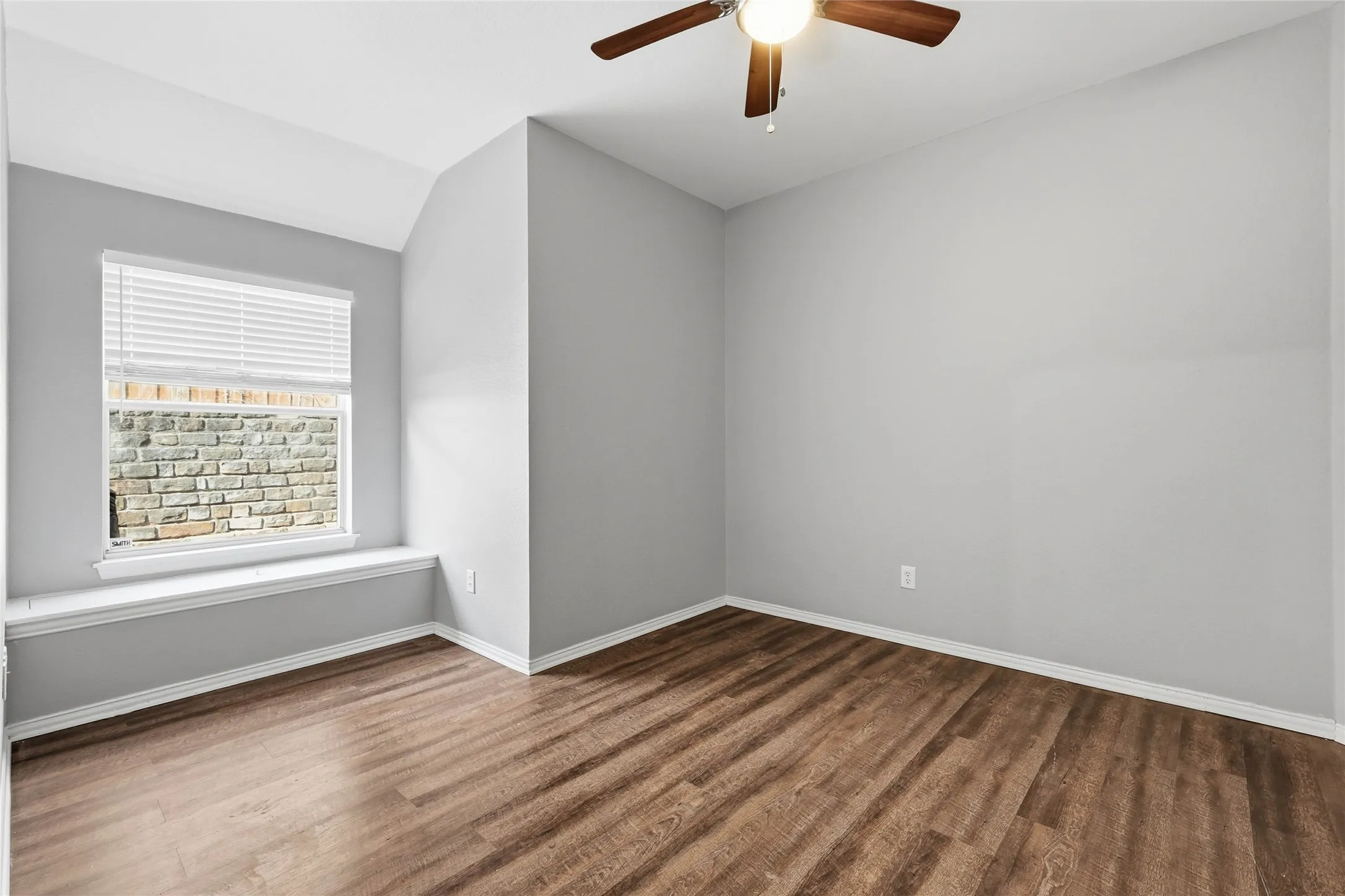 Single Family Residence For Sale in Denton County , 2211 Knob Hill Drive, Corinth, Texas 76210, 3 Bedroom, 2 Bathroom, 2 Garage spaces, 2,207 Sqft, built in 1997, mls#21371691, Real Estate Agent in Corinth, Homes For Sale in Denton county, Homes For Sale in Corinth, Realtor in Corinth Texas, Real Estate Brokerage Independent Realty Texas, Luminita Cordes Realtor