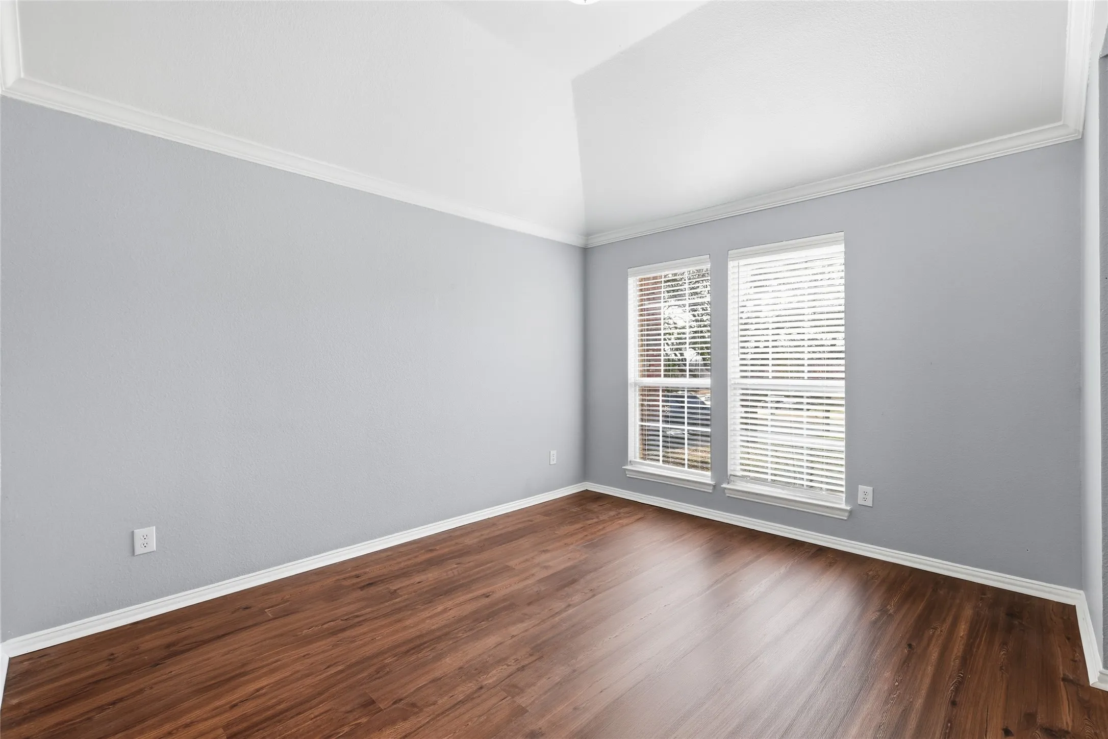 Single Family Residence For Sale in Denton County , 2211 Knob Hill Drive, Corinth, Texas 76210, 3 Bedroom, 2 Bathroom, 2 Garage spaces, 2,207 Sqft, built in 1997, mls#21371691, Real Estate Agent in Corinth, Homes For Sale in Denton county, Homes For Sale in Corinth, Realtor in Corinth Texas, Real Estate Brokerage Independent Realty Texas, Luminita Cordes Realtor
