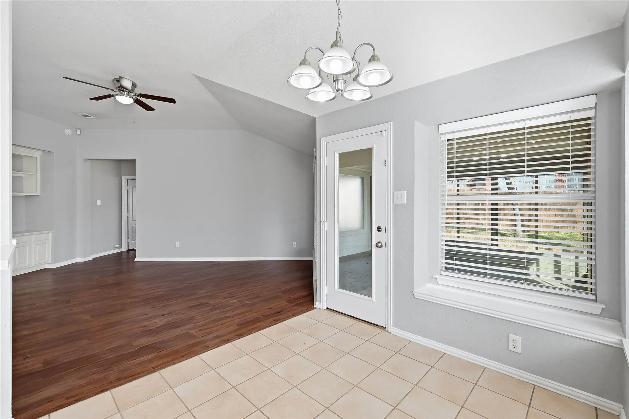 Single Family Residence For Sale in Denton County , 2211 Knob Hill Drive, Corinth, Texas 76210, 3 Bedroom, 2 Bathroom, 2 Garage spaces, 2,207 Sqft, built in 1997, mls#21371691, Real Estate Agent in Corinth, Homes For Sale in Denton county, Homes For Sale in Corinth, Realtor in Corinth Texas, Real Estate Brokerage Independent Realty Texas, Luminita Cordes Realtor