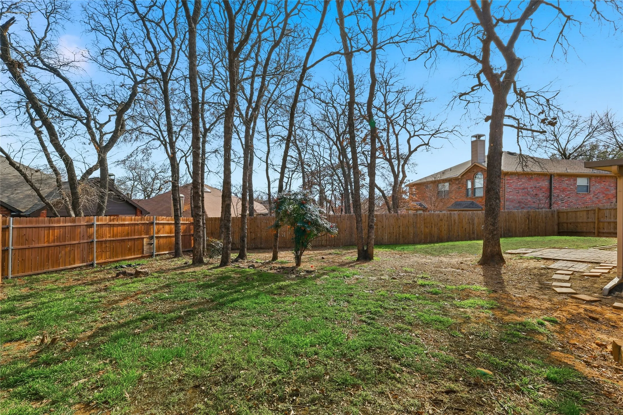 Single Family Residence For Sale in Denton County , 2211 Knob Hill Drive, Corinth, Texas 76210, 3 Bedroom, 2 Bathroom, 2 Garage spaces, 2,207 Sqft, built in 1997, mls#21371691, Real Estate Agent in Corinth, Homes For Sale in Denton county, Homes For Sale in Corinth, Realtor in Corinth Texas, Real Estate Brokerage Independent Realty Texas, Luminita Cordes Realtor