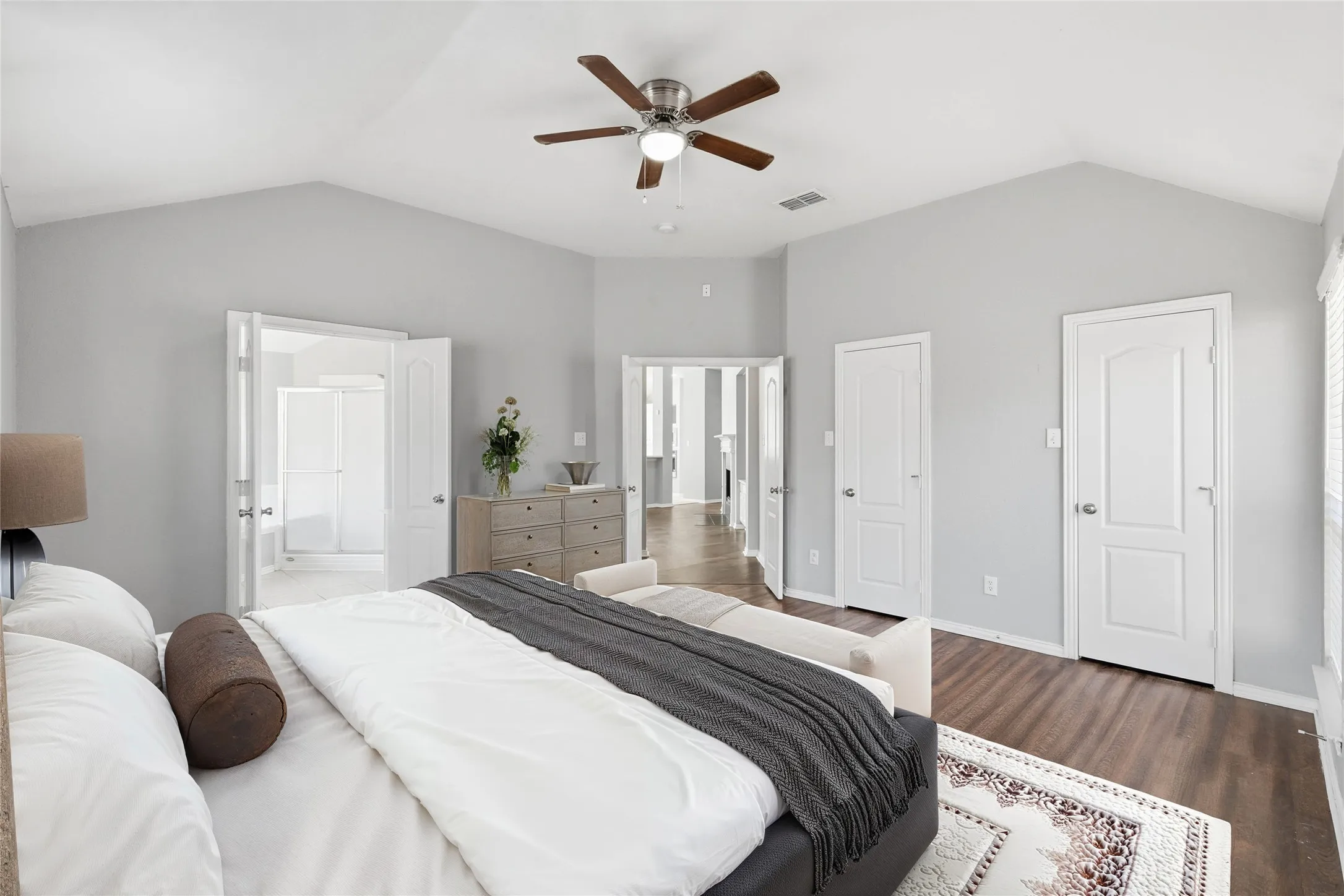 Single Family Residence For Sale in Denton County , 2211 Knob Hill Drive, Corinth, Texas 76210, 3 Bedroom, 2 Bathroom, 2 Garage spaces, 2,207 Sqft, built in 1997, mls#21371691, Real Estate Agent in Corinth, Homes For Sale in Denton county, Homes For Sale in Corinth, Realtor in Corinth Texas, Real Estate Brokerage Independent Realty Texas, Luminita Cordes Realtor