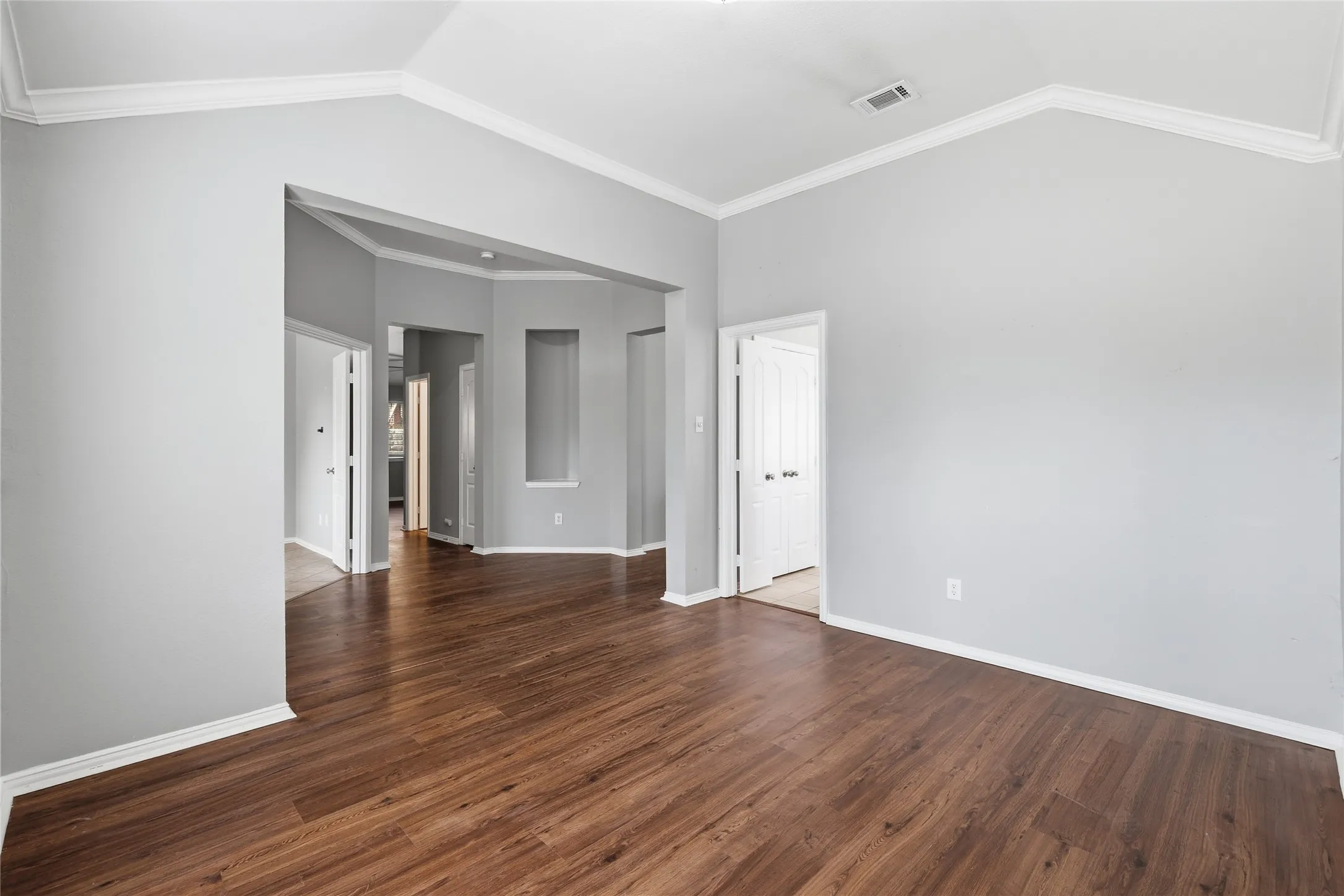 Single Family Residence For Sale in Denton County , 2211 Knob Hill Drive, Corinth, Texas 76210, 3 Bedroom, 2 Bathroom, 2 Garage spaces, 2,207 Sqft, built in 1997, mls#21371691, Real Estate Agent in Corinth, Homes For Sale in Denton county, Homes For Sale in Corinth, Realtor in Corinth Texas, Real Estate Brokerage Independent Realty Texas, Luminita Cordes Realtor
