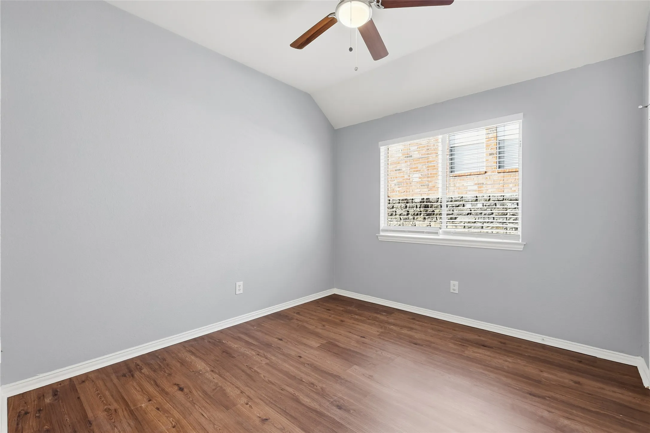 Single Family Residence For Sale in Denton County , 2211 Knob Hill Drive, Corinth, Texas 76210, 3 Bedroom, 2 Bathroom, 2 Garage spaces, 2,207 Sqft, built in 1997, mls#21371691, Real Estate Agent in Corinth, Homes For Sale in Denton county, Homes For Sale in Corinth, Realtor in Corinth Texas, Real Estate Brokerage Independent Realty Texas, Luminita Cordes Realtor