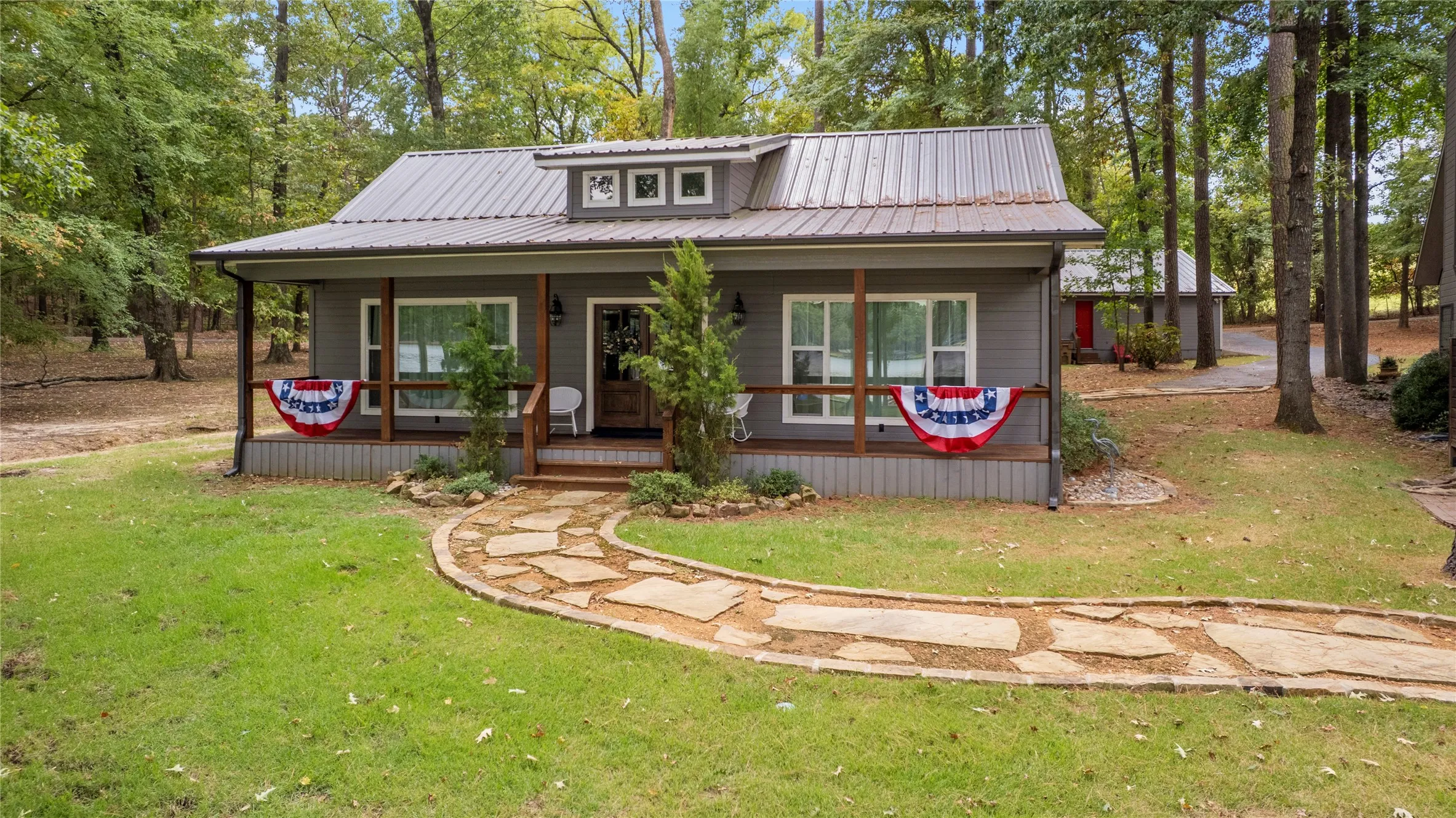 A charming cottage/guest quarters offers the perfect retreat for overflow visitors at the lake. Just over 1000 sq.ft. it showcases 2 large bedrooms + 2 large bathrooms.