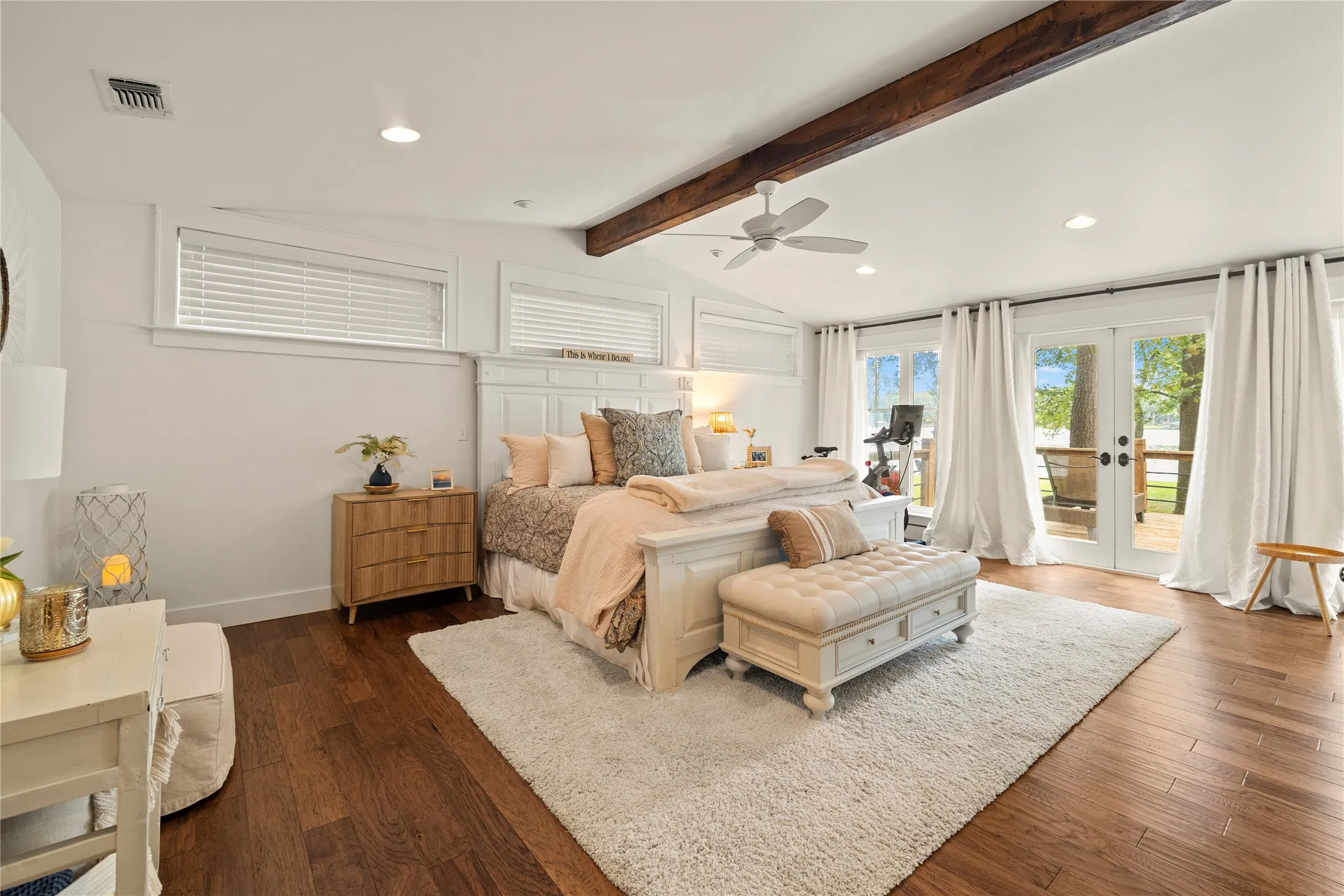 Relax & unwind in this generously-sized primary suite, featuring ample space for a cozy sitting area & breathtaking lake views that bring the beauty of the outdoors inside.
