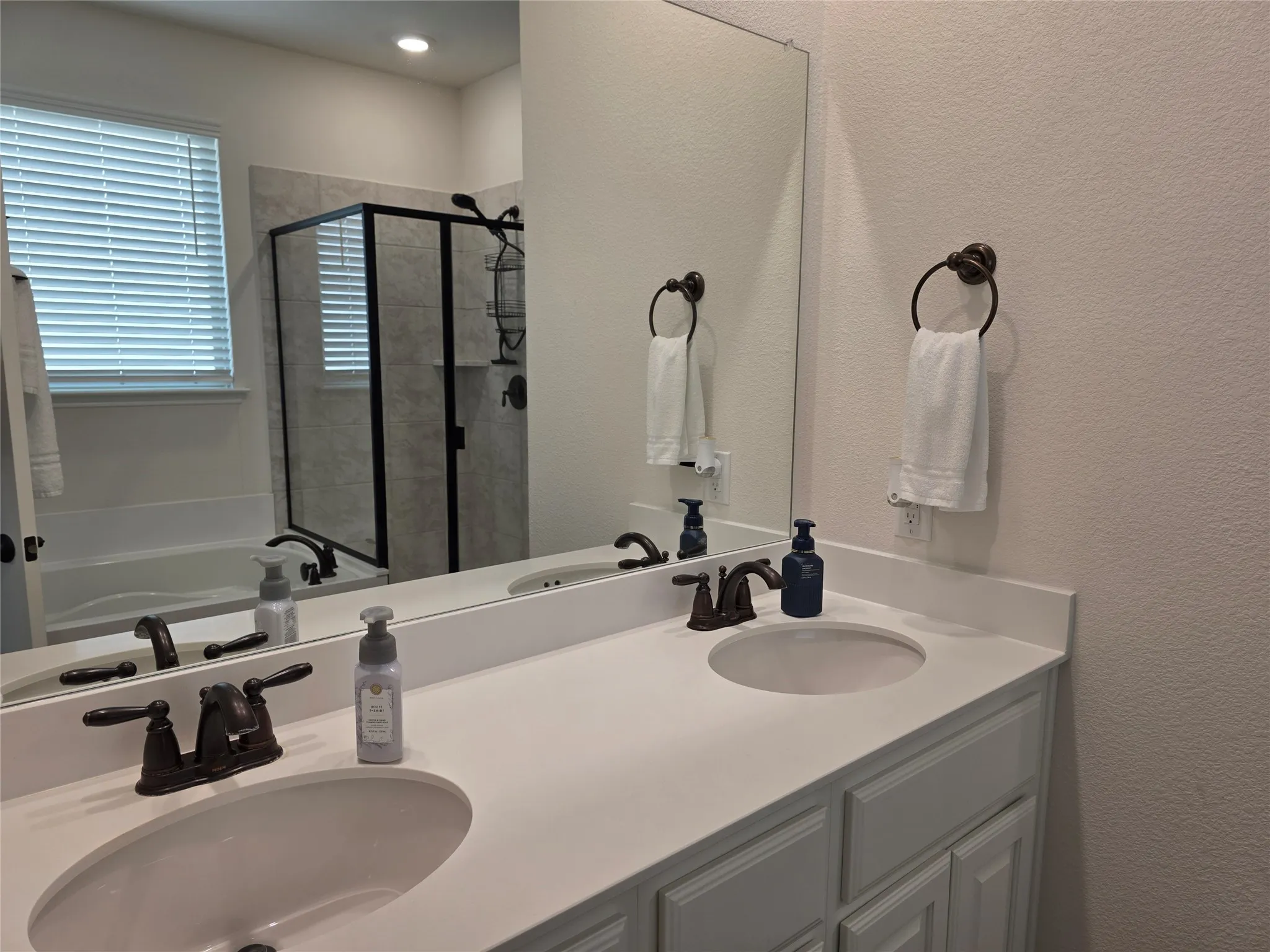 Single Family Residence For Rent in Kaufman County , 1056 Sublime Drive, Heath, Texas 75126, 4 Bedroom, 3 Bathroom, 2 Garage spaces, 2,292 Sqft, built in 2020, mls#21371663, Real Estate Agent in Heath, Homes For Rent in Kaufman county, Homes For Rent in Heath, Realtor in Heath Texas, Real Estate Brokerage Independent Realty Texas, Luminita Cordes Realtor