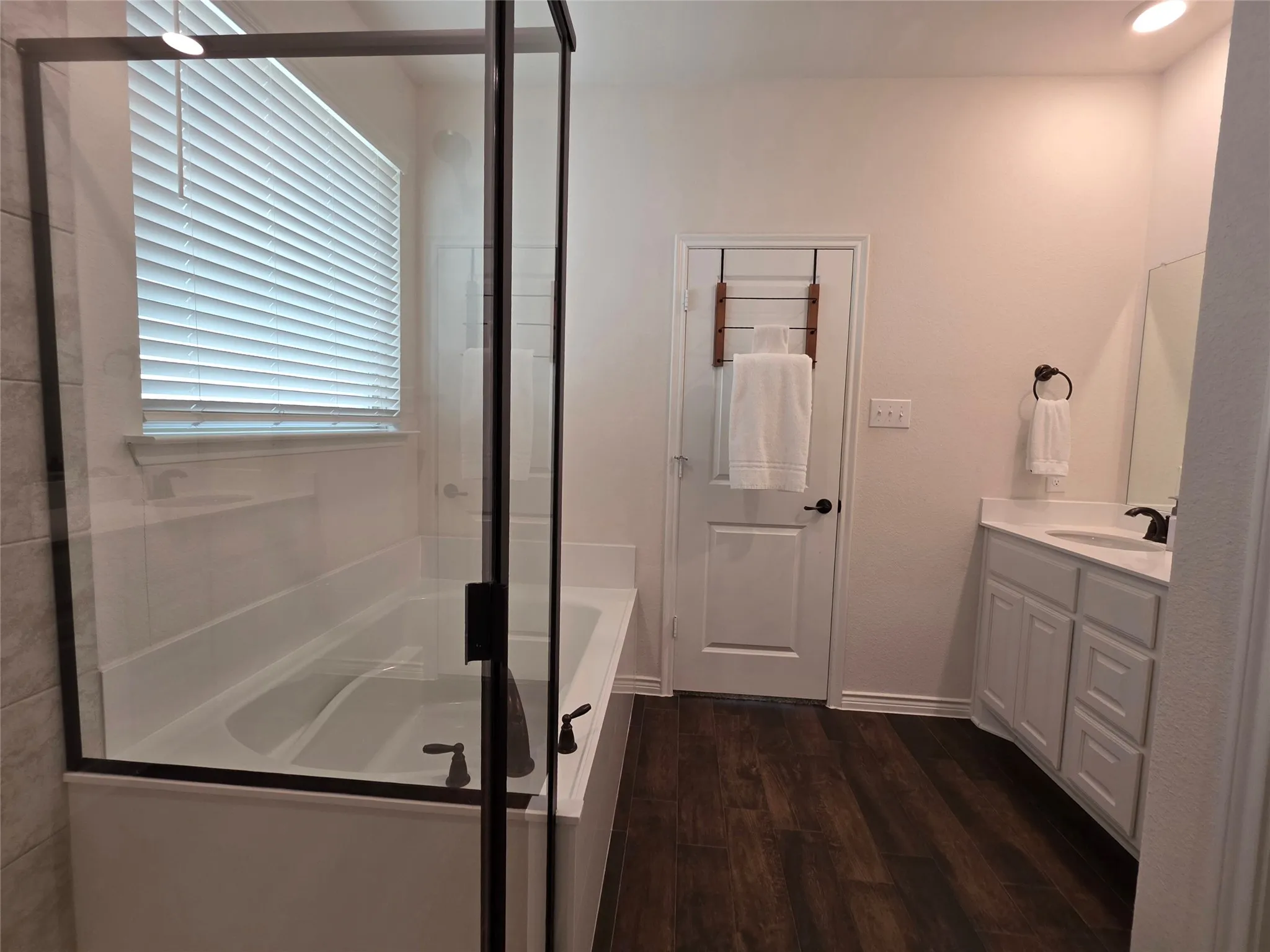 Single Family Residence For Rent in Kaufman County , 1056 Sublime Drive, Heath, Texas 75126, 4 Bedroom, 3 Bathroom, 2 Garage spaces, 2,292 Sqft, built in 2020, mls#21371663, Real Estate Agent in Heath, Homes For Rent in Kaufman county, Homes For Rent in Heath, Realtor in Heath Texas, Real Estate Brokerage Independent Realty Texas, Luminita Cordes Realtor