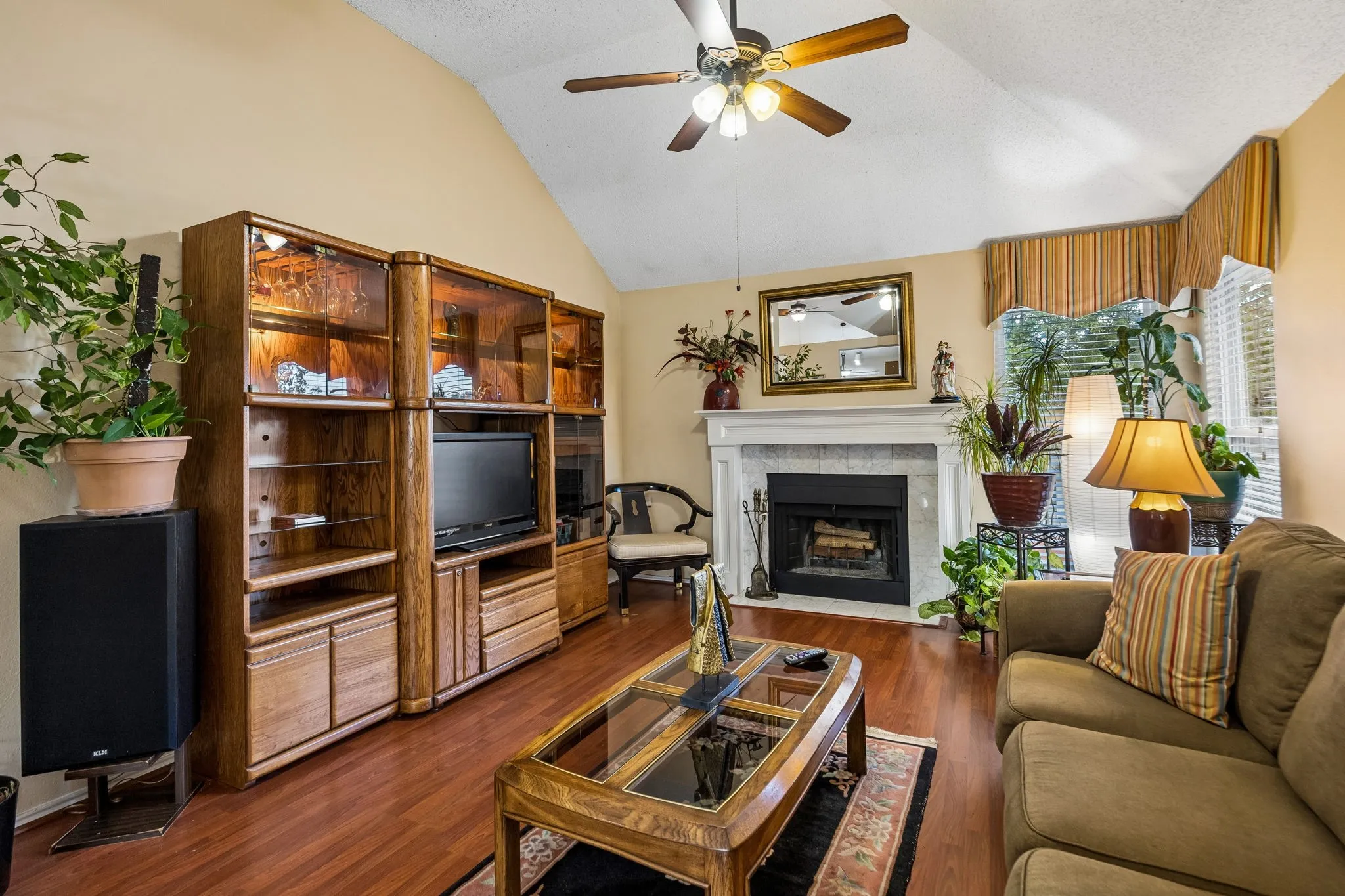 Single Family Residence For Sale in Dallas County , 707 Meadowcreek Court, Garland, Texas 75043, 3 Bedroom, 2 Bathroom, 2 Garage spaces, 1,654 Sqft, built in 1986, mls#21370226, Real Estate Agent in Garland, Homes For Sale in Dallas county, Homes For Sale in Garland, Realtor in Garland Texas, Real Estate Brokerage Independent Realty Texas, Luminita Cordes Realtor