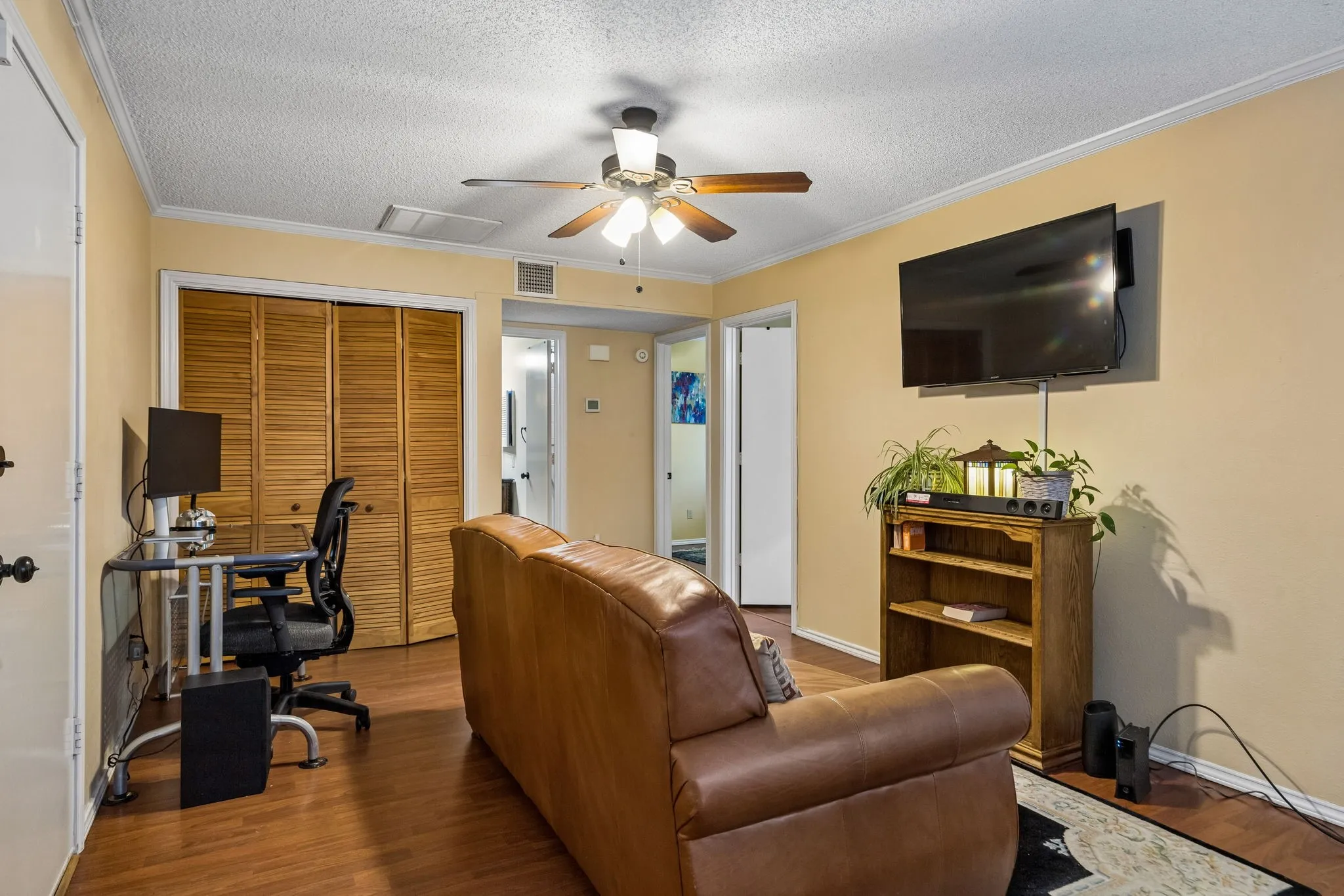 Single Family Residence For Sale in Dallas County , 707 Meadowcreek Court, Garland, Texas 75043, 3 Bedroom, 2 Bathroom, 2 Garage spaces, 1,654 Sqft, built in 1986, mls#21370226, Real Estate Agent in Garland, Homes For Sale in Dallas county, Homes For Sale in Garland, Realtor in Garland Texas, Real Estate Brokerage Independent Realty Texas, Luminita Cordes Realtor