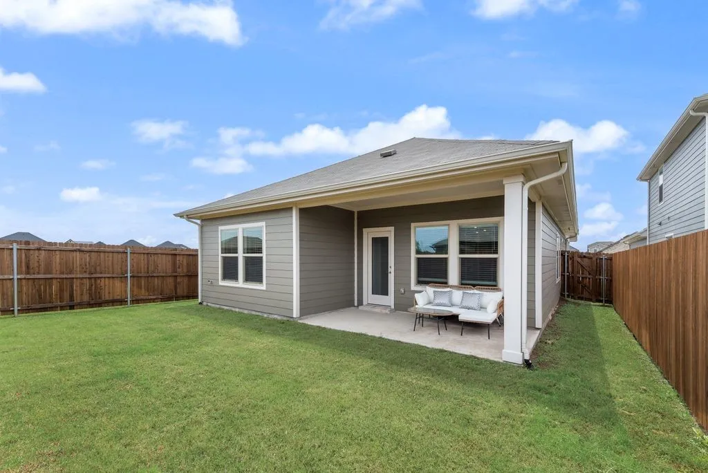 Single Family Residence For Sale in Collin County , 972 Tulip Trail, Lavon, Texas 75166, 4 Bedroom, 2 Bathroom, 2 Garage spaces, 1,978 Sqft, built in 2024, mls#21370641, Real Estate Agent in Lavon, Homes For Sale in Collin county, Homes For Sale in Lavon, Realtor in Lavon Texas, Real Estate Brokerage Independent Realty Texas, Luminita Cordes Realtor
