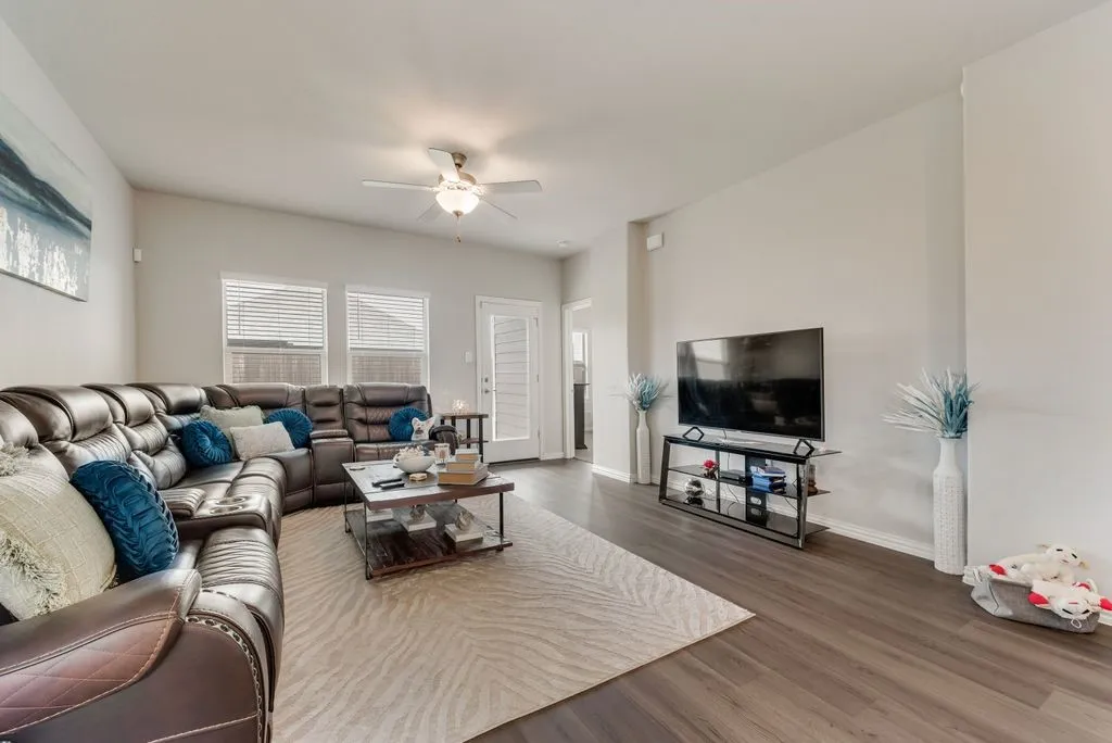 Single Family Residence For Sale in Collin County , 972 Tulip Trail, Lavon, Texas 75166, 4 Bedroom, 2 Bathroom, 2 Garage spaces, 1,978 Sqft, built in 2024, mls#21370641, Real Estate Agent in Lavon, Homes For Sale in Collin county, Homes For Sale in Lavon, Realtor in Lavon Texas, Real Estate Brokerage Independent Realty Texas, Luminita Cordes Realtor