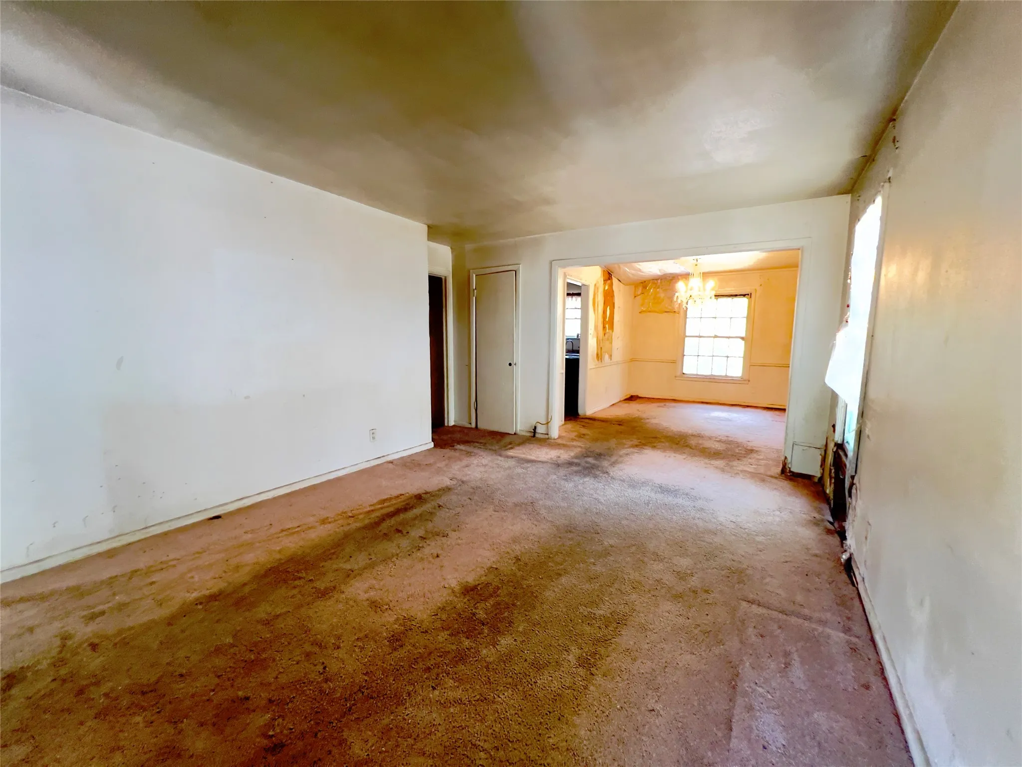 Single Family Residence For Sale in Dallas County , 1323 S Denley Drive, Dallas, Texas 75216, 3 Bedroom, 2 Bathroom, Garage spaces, 1,344 Sqft, built in 1951, mls#21371623, Real Estate Agent in Dallas, Homes For Sale in Dallas county, Homes For Sale in Dallas, Realtor in Dallas Texas, Real Estate Brokerage Independent Realty Texas, Luminita Cordes Realtor