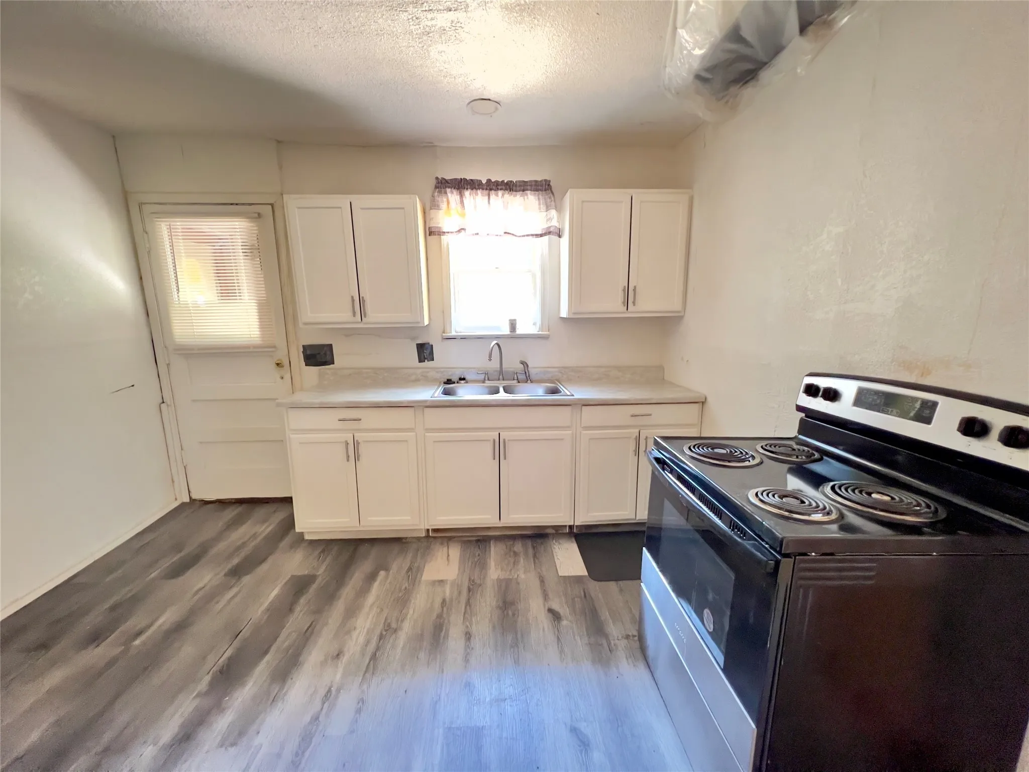 Single Family Residence For Sale in Dallas County , 1323 S Denley Drive, Dallas, Texas 75216, 3 Bedroom, 2 Bathroom, Garage spaces, 1,344 Sqft, built in 1951, mls#21371623, Real Estate Agent in Dallas, Homes For Sale in Dallas county, Homes For Sale in Dallas, Realtor in Dallas Texas, Real Estate Brokerage Independent Realty Texas, Luminita Cordes Realtor