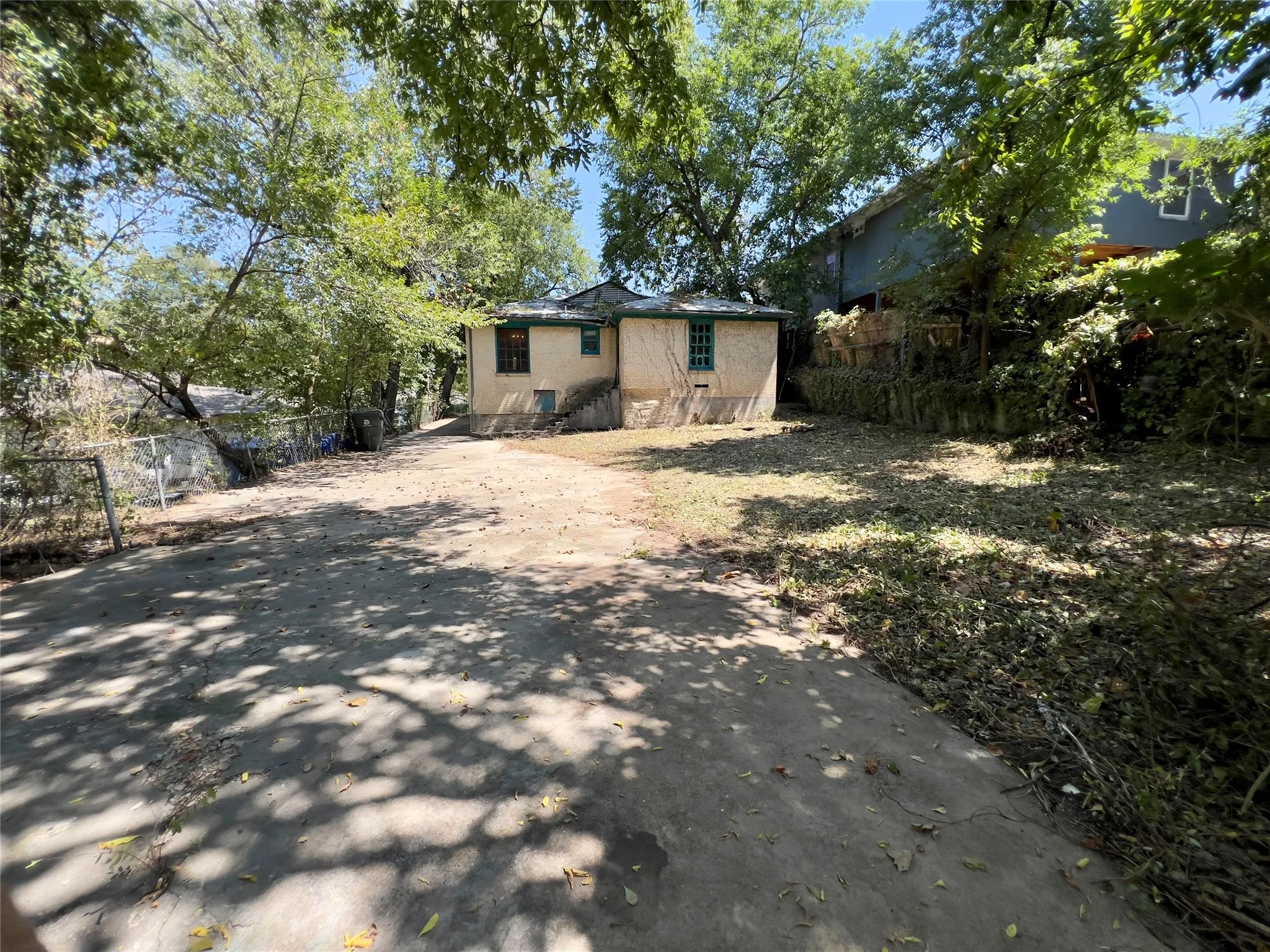 Single Family Residence For Sale in Dallas County , 1323 S Denley Drive, Dallas, Texas 75216, 3 Bedroom, 2 Bathroom, Garage spaces, 1,344 Sqft, built in 1951, mls#21371623, Real Estate Agent in Dallas, Homes For Sale in Dallas county, Homes For Sale in Dallas, Realtor in Dallas Texas, Real Estate Brokerage Independent Realty Texas, Luminita Cordes Realtor