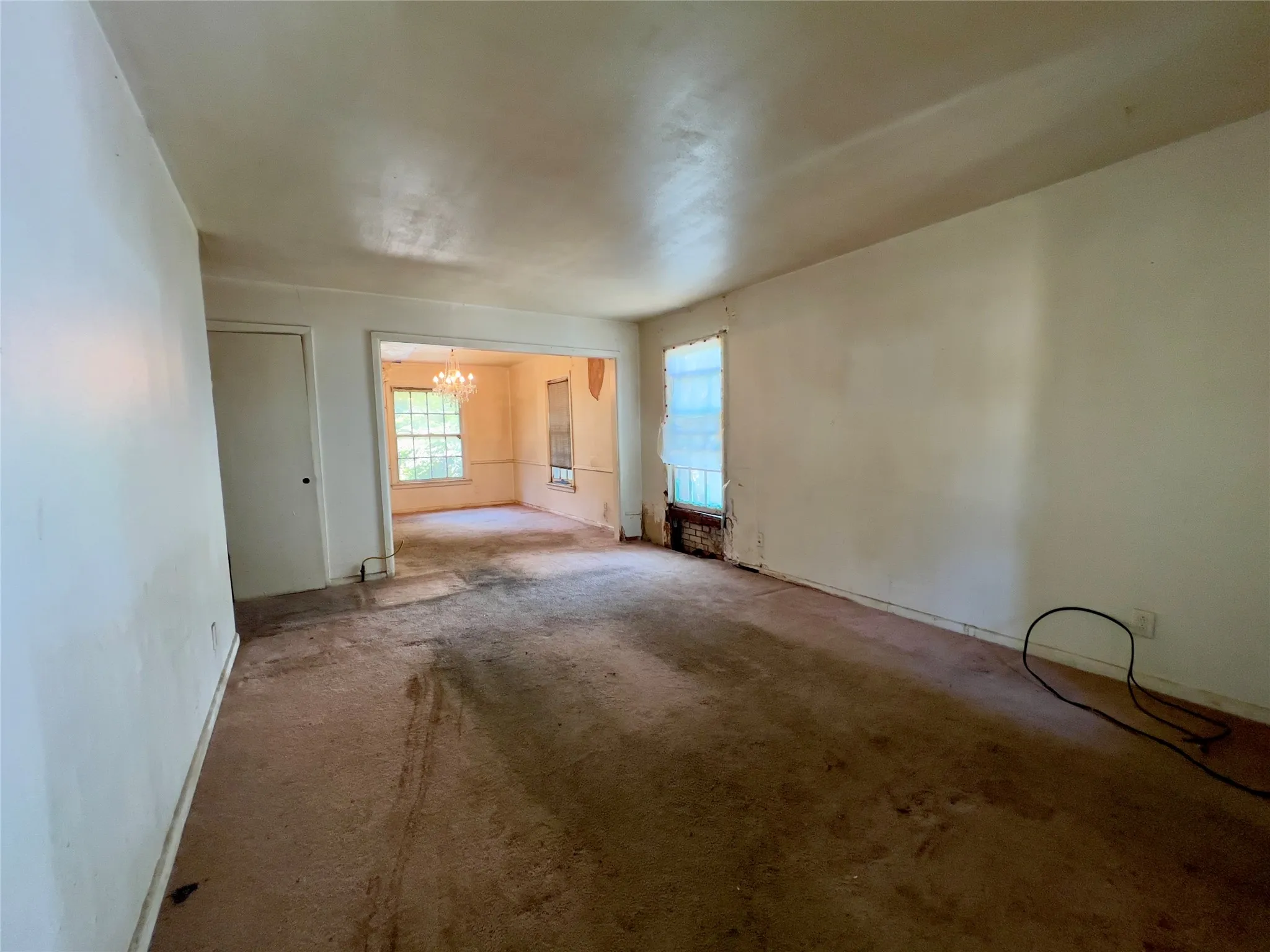 Single Family Residence For Sale in Dallas County , 1323 S Denley Drive, Dallas, Texas 75216, 3 Bedroom, 2 Bathroom, Garage spaces, 1,344 Sqft, built in 1951, mls#21371623, Real Estate Agent in Dallas, Homes For Sale in Dallas county, Homes For Sale in Dallas, Realtor in Dallas Texas, Real Estate Brokerage Independent Realty Texas, Luminita Cordes Realtor
