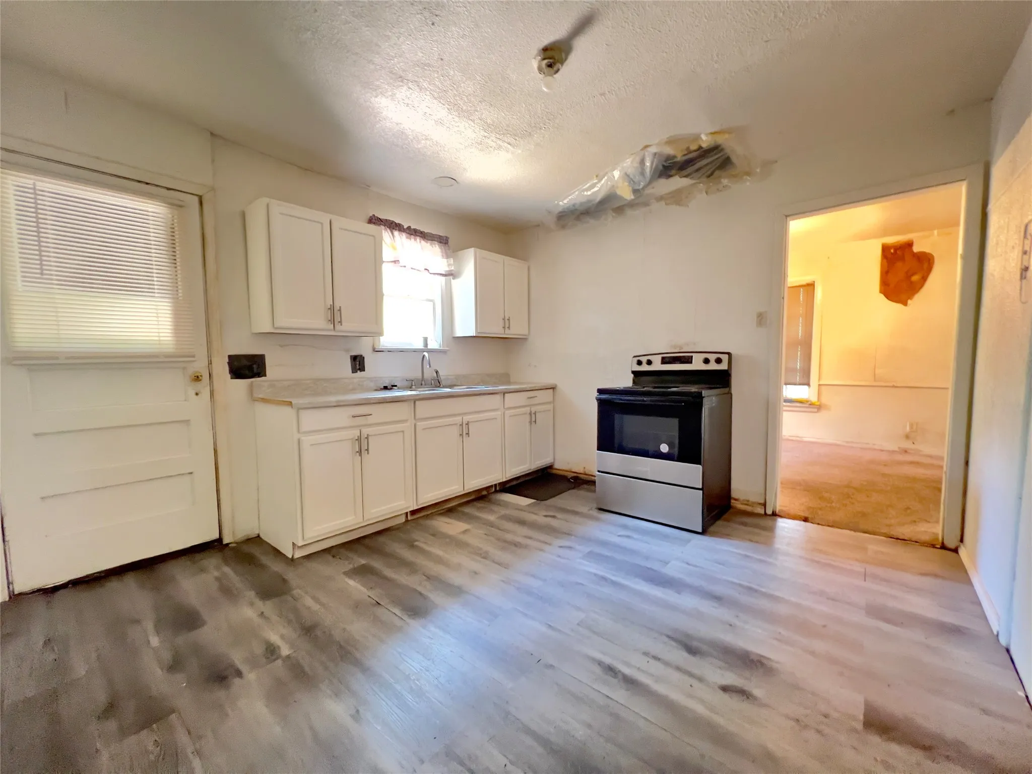 Single Family Residence For Sale in Dallas County , 1323 S Denley Drive, Dallas, Texas 75216, 3 Bedroom, 2 Bathroom, Garage spaces, 1,344 Sqft, built in 1951, mls#21371623, Real Estate Agent in Dallas, Homes For Sale in Dallas county, Homes For Sale in Dallas, Realtor in Dallas Texas, Real Estate Brokerage Independent Realty Texas, Luminita Cordes Realtor