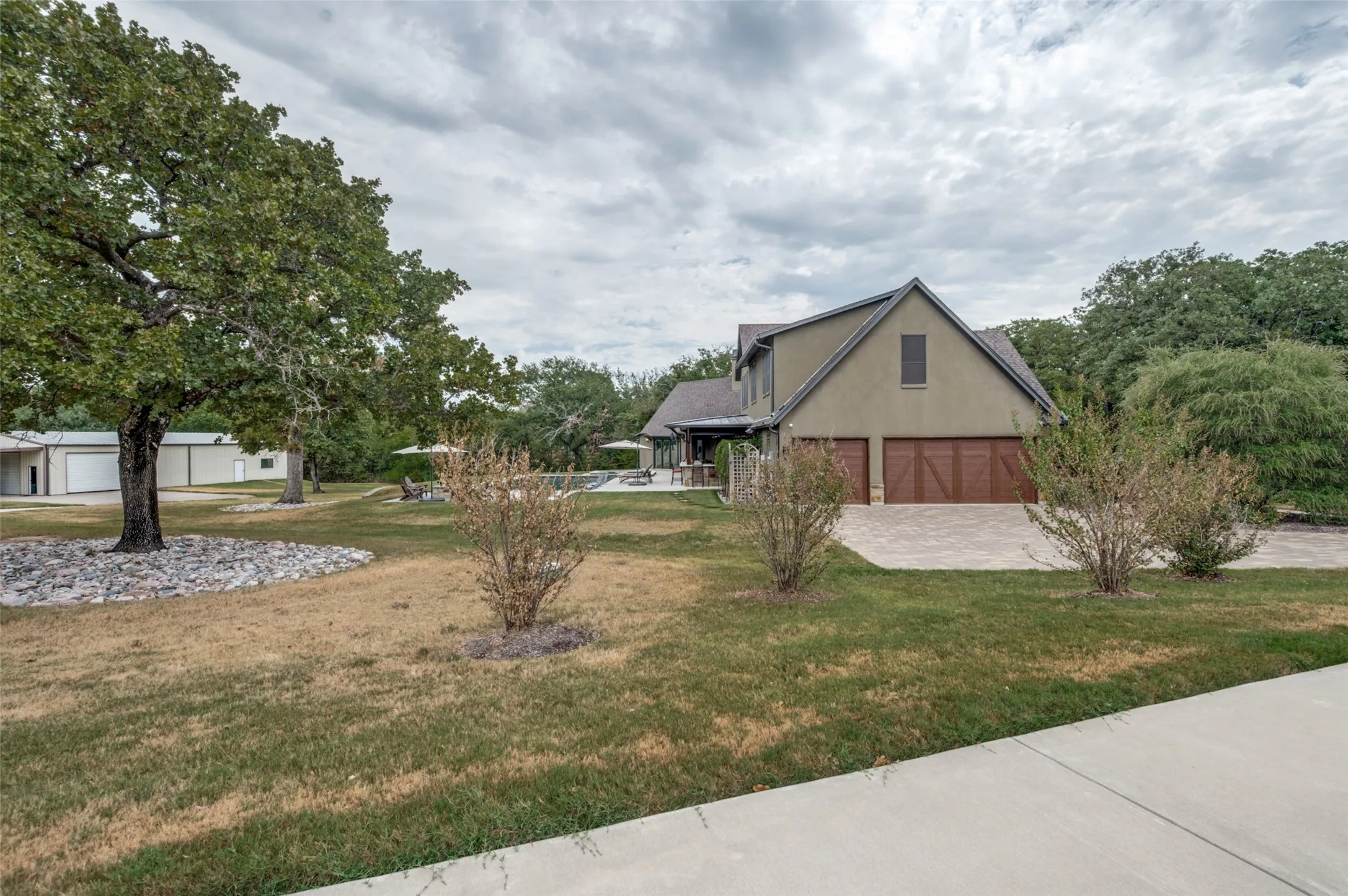 Single Family Residence For Sale in Denton County , 197 Stonewood Boulevard, Bartonville, Texas 76226, 4 Bedroom, 4 Bathroom, 3 Garage spaces, 3,612 Sqft, built in 2018, mls#21371179, Real Estate Agent in Bartonville, Homes For Sale in Denton county, Homes For Sale in Bartonville, Realtor in Bartonville Texas, Real Estate Brokerage Independent Realty Texas, Luminita Cordes Realtor