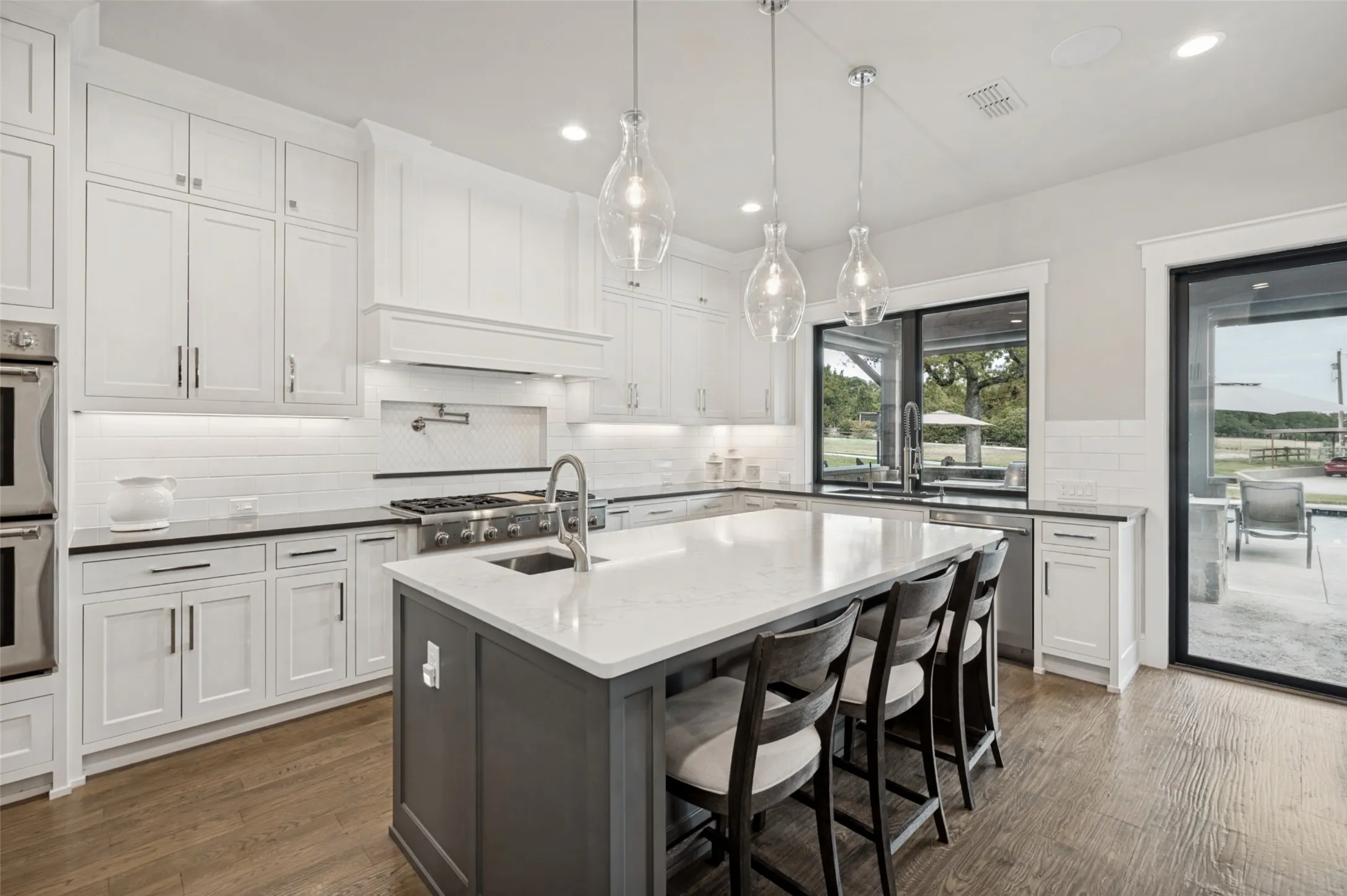 Single Family Residence For Sale in Denton County , 197 Stonewood Boulevard, Bartonville, Texas 76226, 4 Bedroom, 4 Bathroom, 3 Garage spaces, 3,612 Sqft, built in 2018, mls#21371179, Real Estate Agent in Bartonville, Homes For Sale in Denton county, Homes For Sale in Bartonville, Realtor in Bartonville Texas, Real Estate Brokerage Independent Realty Texas, Luminita Cordes Realtor