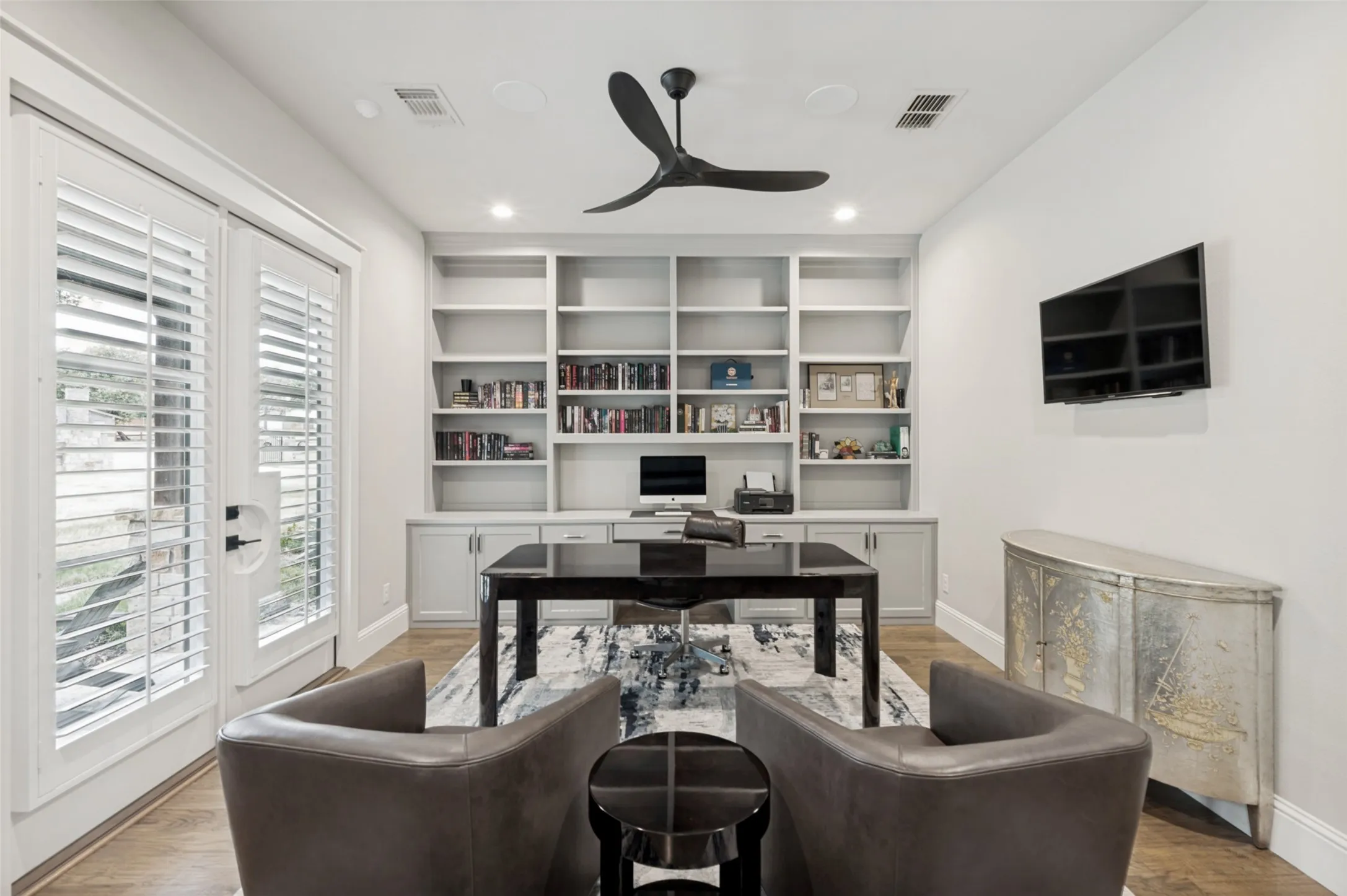 Single Family Residence For Sale in Denton County , 197 Stonewood Boulevard, Bartonville, Texas 76226, 4 Bedroom, 4 Bathroom, 3 Garage spaces, 3,612 Sqft, built in 2018, mls#21371179, Real Estate Agent in Bartonville, Homes For Sale in Denton county, Homes For Sale in Bartonville, Realtor in Bartonville Texas, Real Estate Brokerage Independent Realty Texas, Luminita Cordes Realtor