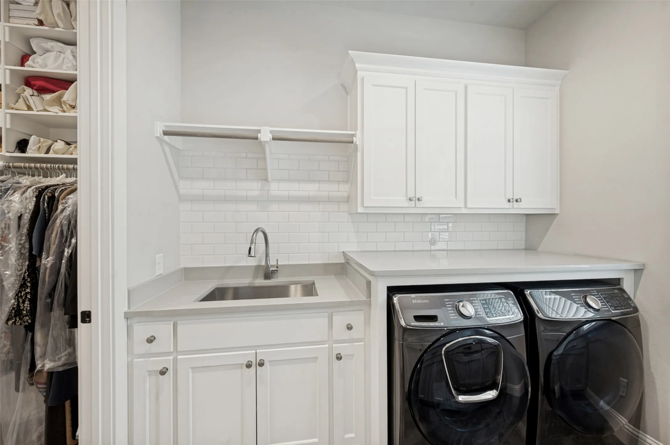 Single Family Residence For Sale in Denton County , 197 Stonewood Boulevard, Bartonville, Texas 76226, 4 Bedroom, 4 Bathroom, 3 Garage spaces, 3,612 Sqft, built in 2018, mls#21371179, Real Estate Agent in Bartonville, Homes For Sale in Denton county, Homes For Sale in Bartonville, Realtor in Bartonville Texas, Real Estate Brokerage Independent Realty Texas, Luminita Cordes Realtor